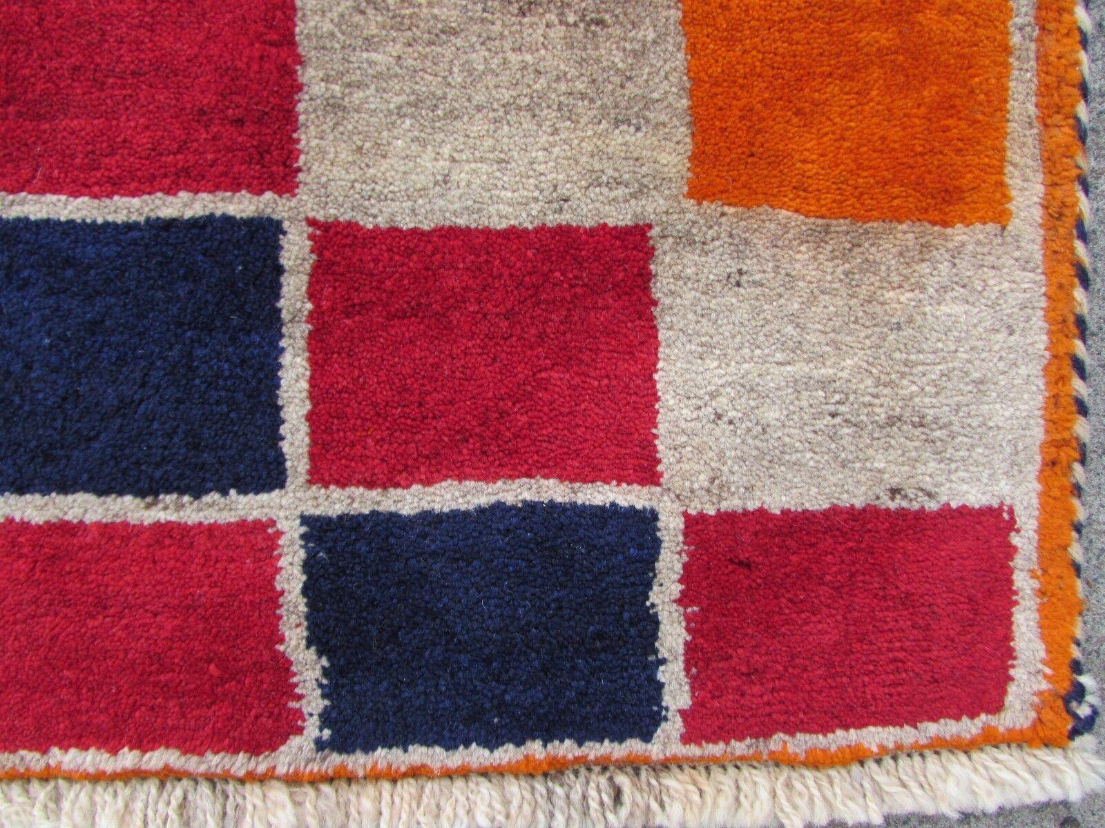Handgefertigter Gabbeh-Teppich im persischen Stil im Vintage-Stil 3.4' x 5.9', 1970er Jahre, 1Q44 im Angebot 5