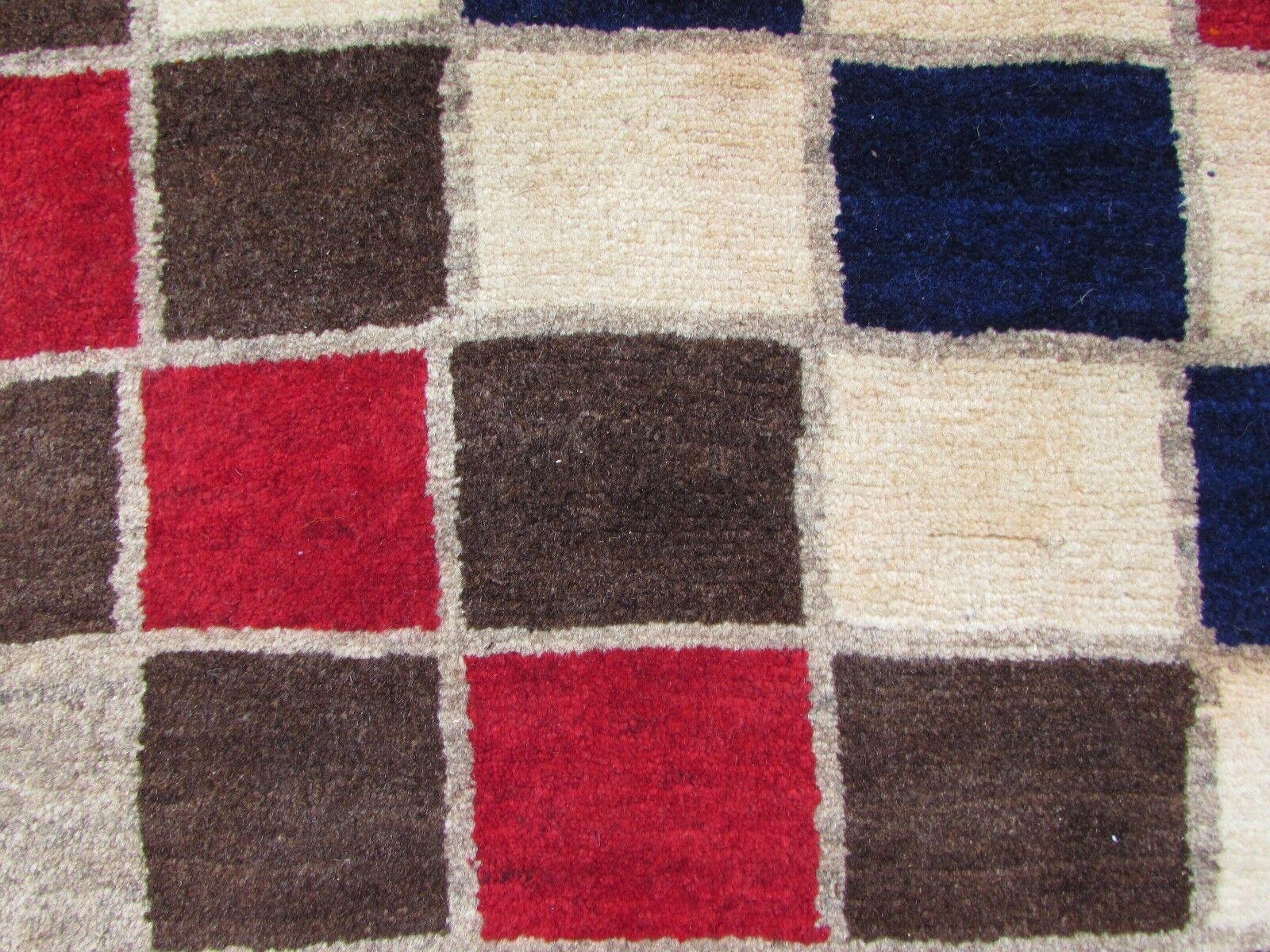 Handgefertigter Gabbeh-Teppich im persischen Stil im Vintage-Stil 3.4' x 5.9', 1970er Jahre, 1Q44 (Wolle) im Angebot