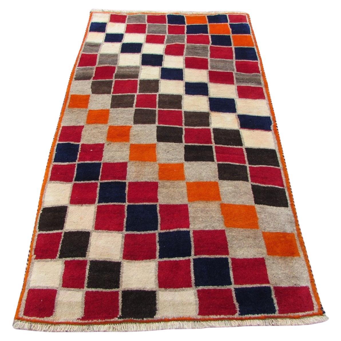 Handgefertigter Gabbeh-Teppich im persischen Stil im Vintage-Stil 3.4' x 5.9', 1970er Jahre, 1Q44 im Angebot