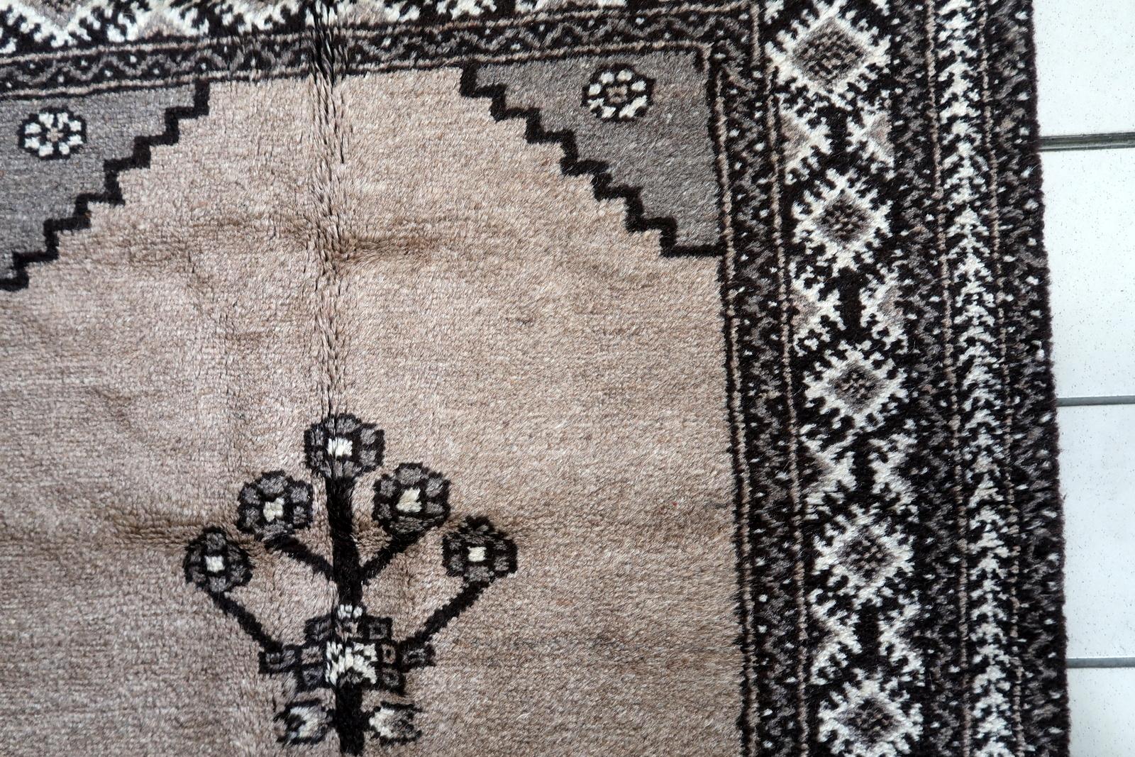Handgefertigter Gabbeh-Teppich im persischen Stil im Vintage-Stil  3,6' x 7', 1970er Jahre - 1C1133 im Zustand „Gut“ im Angebot in Bordeaux, FR