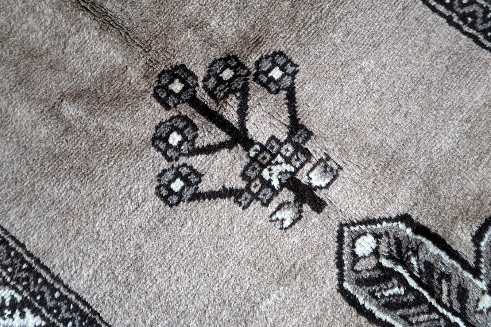 Handgefertigter Gabbeh-Teppich im persischen Stil im Vintage-Stil  3,6' x 7', 1970er Jahre - 1C1133 im Angebot 2