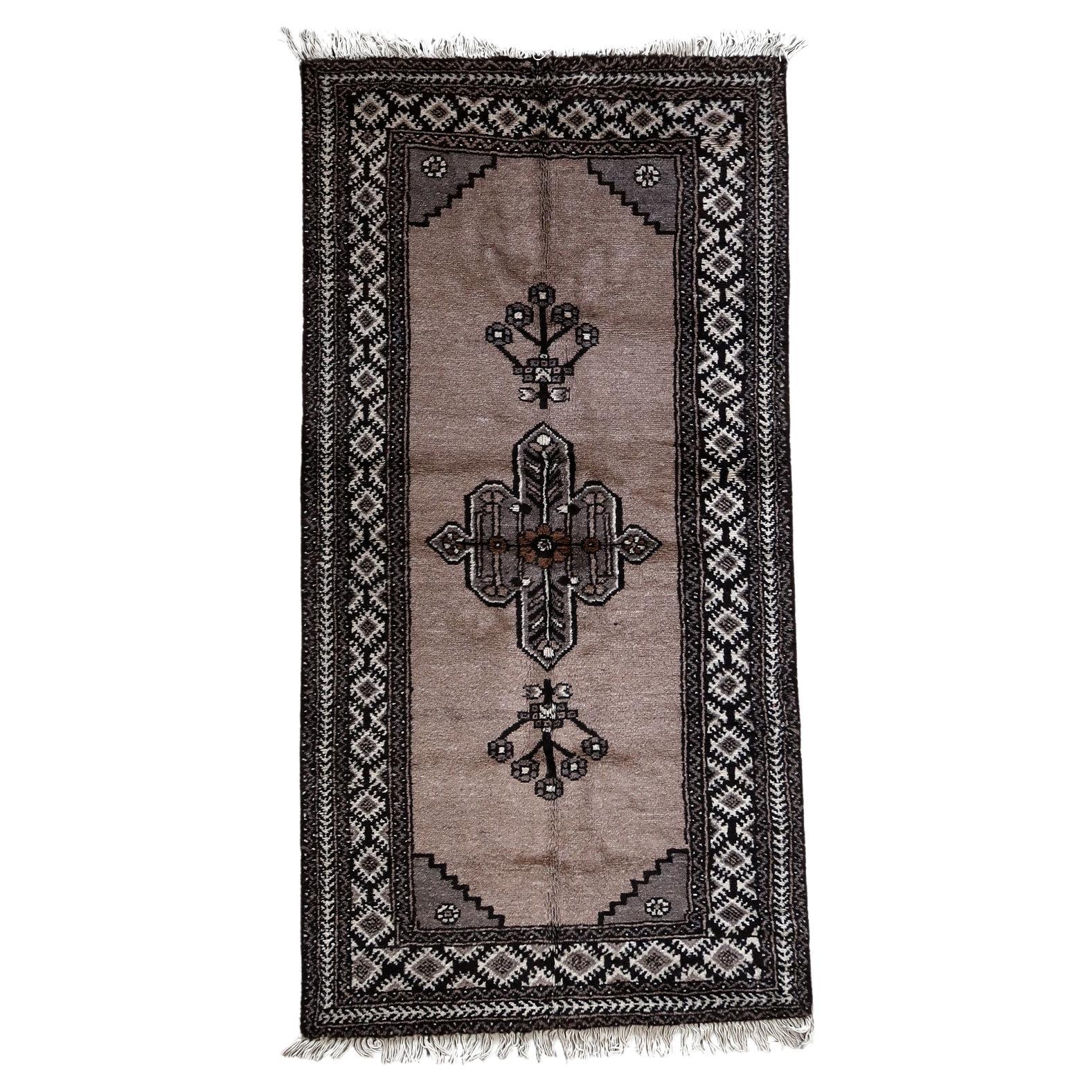 Tapis Gabbeh de style persan vintage fait à la main 3.6' x 7', 1970 - 1C1133