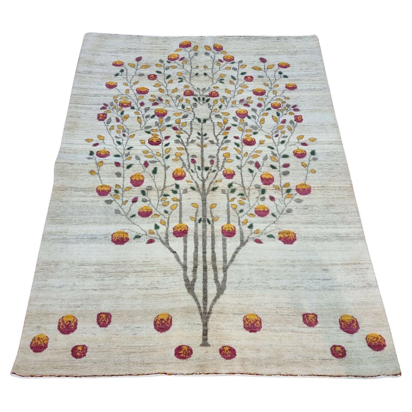 Handgefertigter Gabbeh-Teppich im persischen Stil im Vintage-Stil 4,5' x 5.9', 1980er Jahre - 1D107