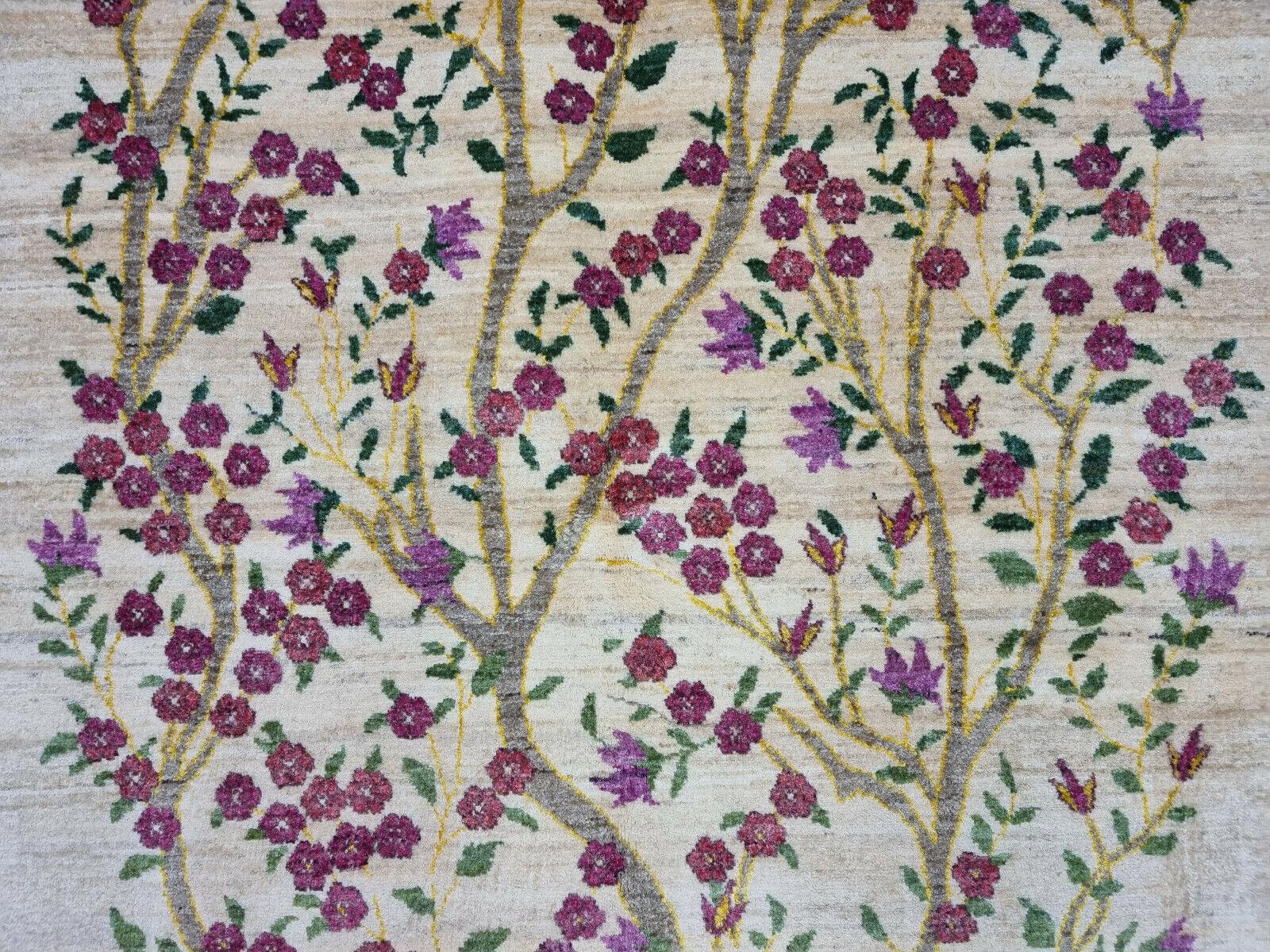 Lana Tappeto Gabbeh in stile persiano vintage fatto a mano 4,5' x 5,9', anni '80 - 1D108 in vendita