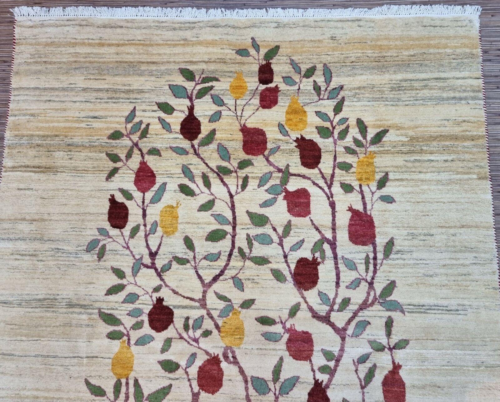 Handgefertigter Gabbeh-Teppich im persischen Stil im Vintage-Stil 4,7' x 6,4', 1970er Jahre - 1D82 (Ende des 20. Jahrhunderts) im Angebot