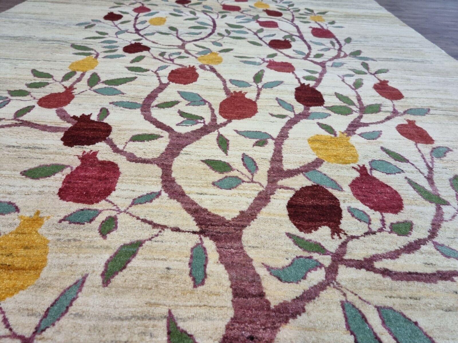 Handgefertigter Gabbeh-Teppich im persischen Stil im Vintage-Stil 4,7' x 6,4', 1970er Jahre - 1D82 im Angebot 1