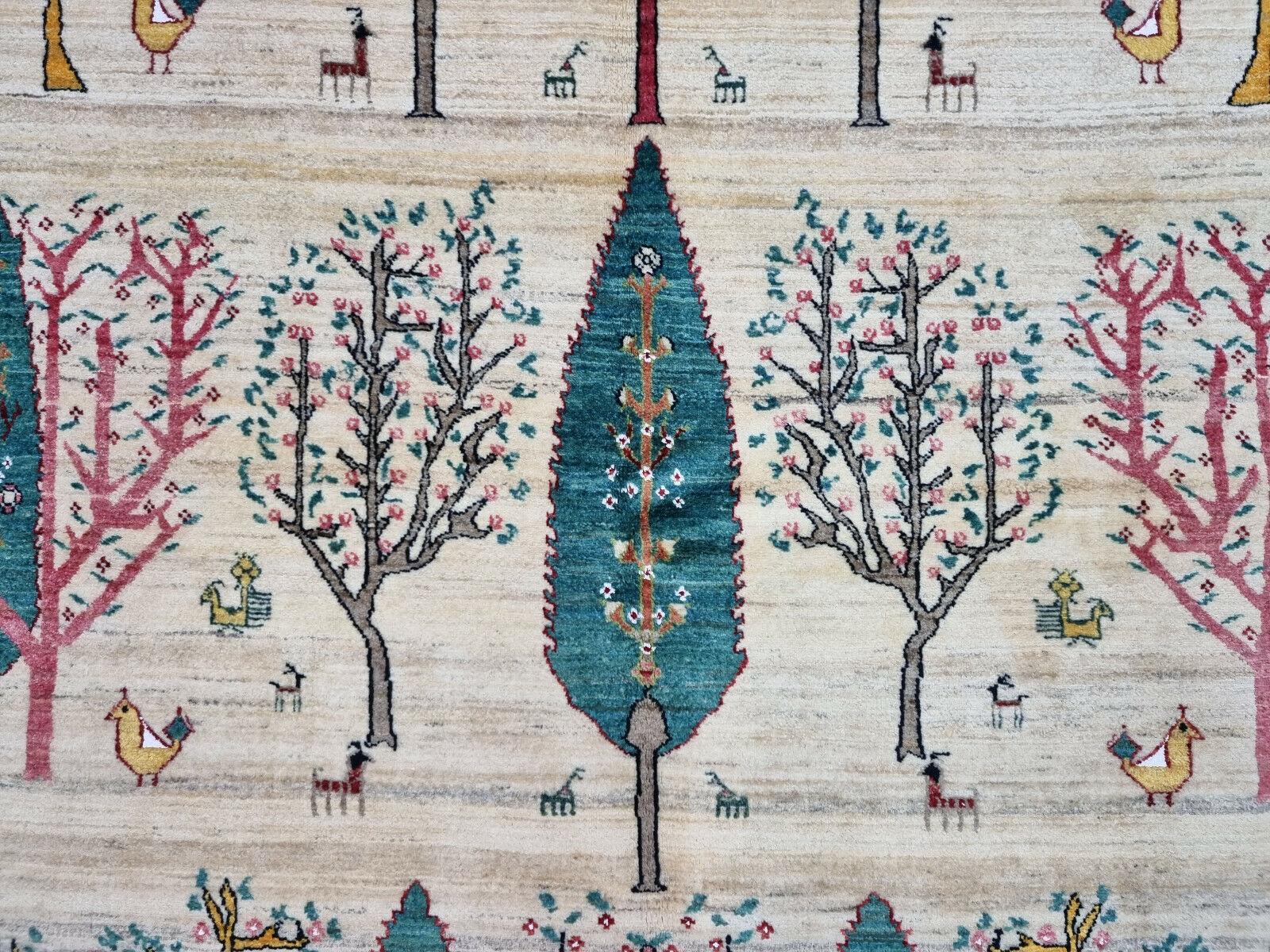 Handgefertigter Gabbeh-Teppich im persischen Stil 4,8' x 7,1', 1980er Jahre - 1D109 im Angebot 1