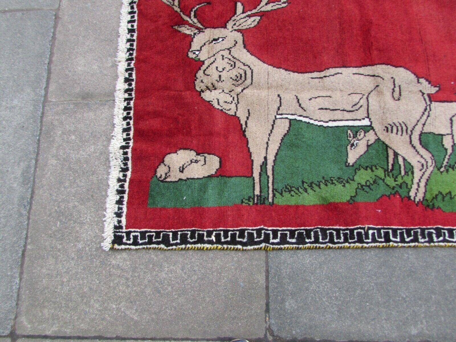 Handmade Vintage Persian Style Gabbeh Rug With Deer 2.6' x 4', 1970s - 1Q71 In Good Condition For Sale In Bordeaux, FR