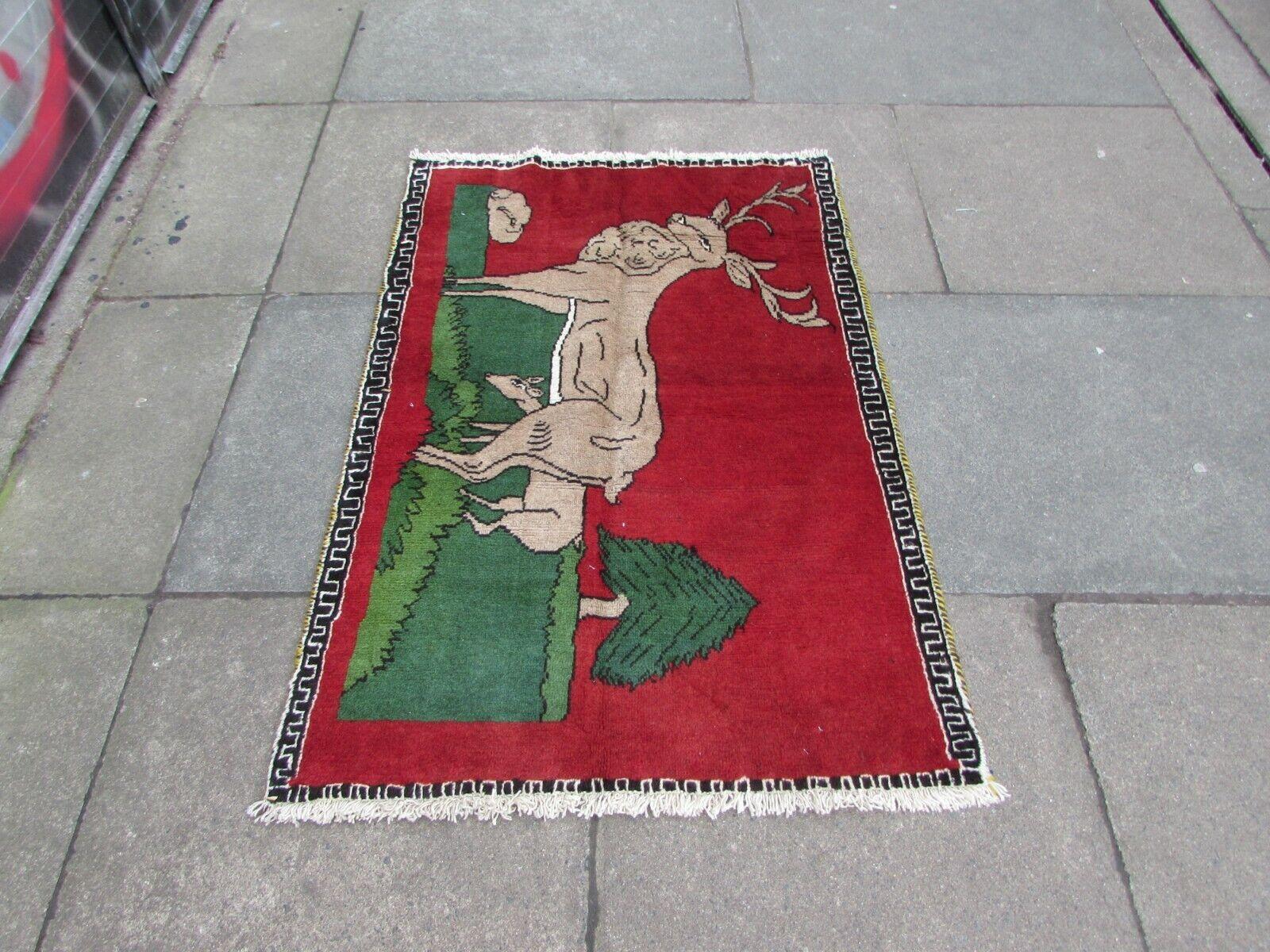 Handgefertigter Gabbeh-Teppich im persischen Vintage-Stil mit Hirsch 2,6' x 4', 1970er Jahre - 1Q71 im Angebot 1