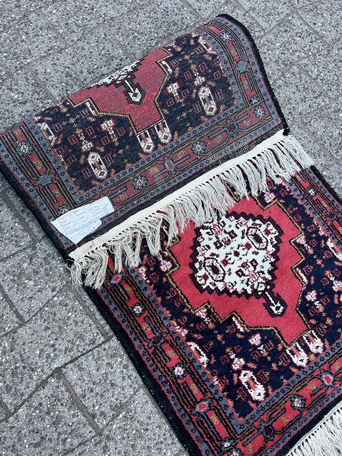 Handgefertigter Hamadan-Teppich im persischen Vintage-Stil 2.1' x 4.4', 1970er Jahre - 1S50 (Ende des 20. Jahrhunderts) im Angebot