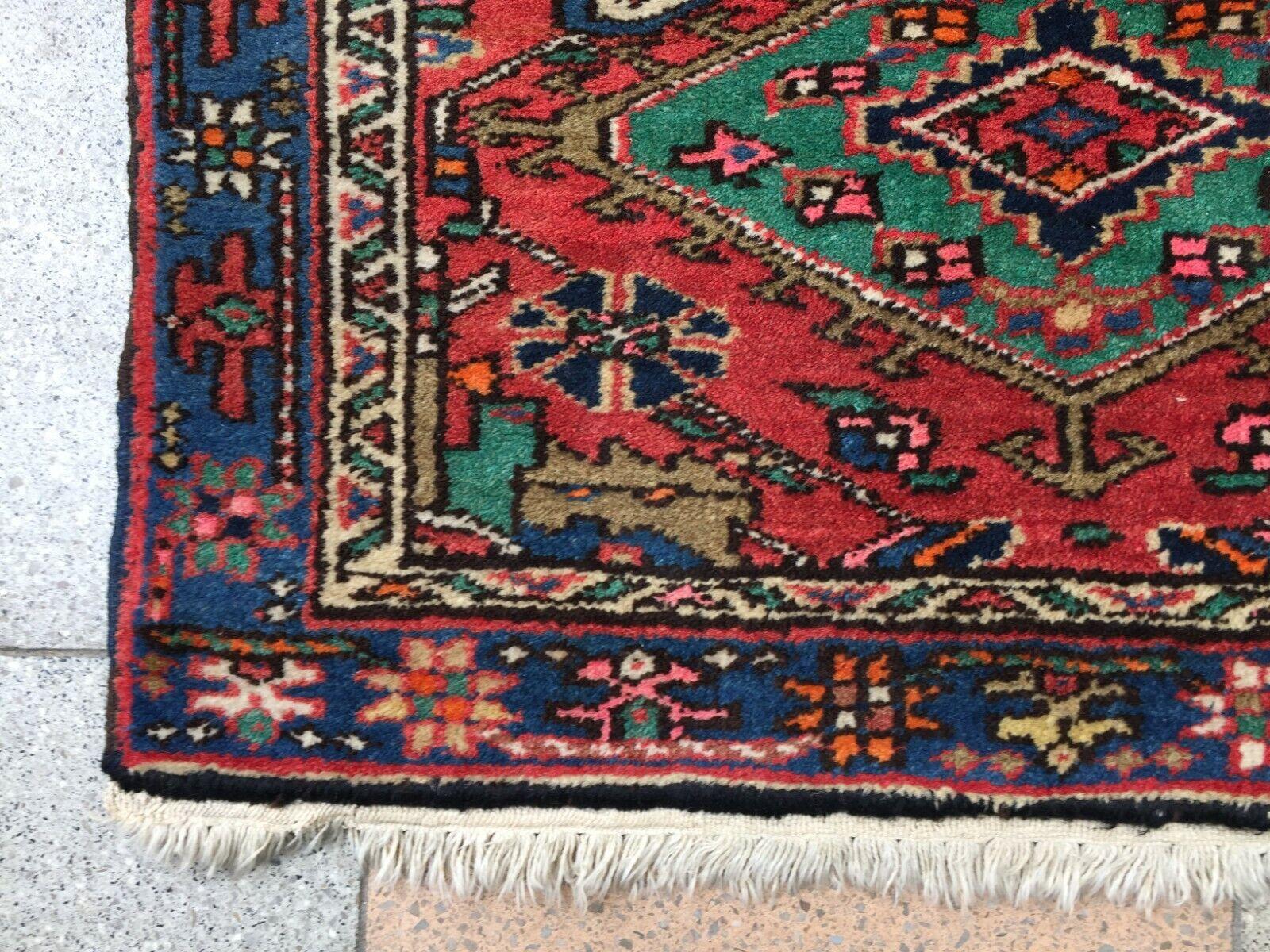 Handgefertigter Hamadan-Teppich im persischen Vintage-Stil 2.2' x 3.4', 1960er Jahre - 1W13 (Mitte des 20. Jahrhunderts) im Angebot