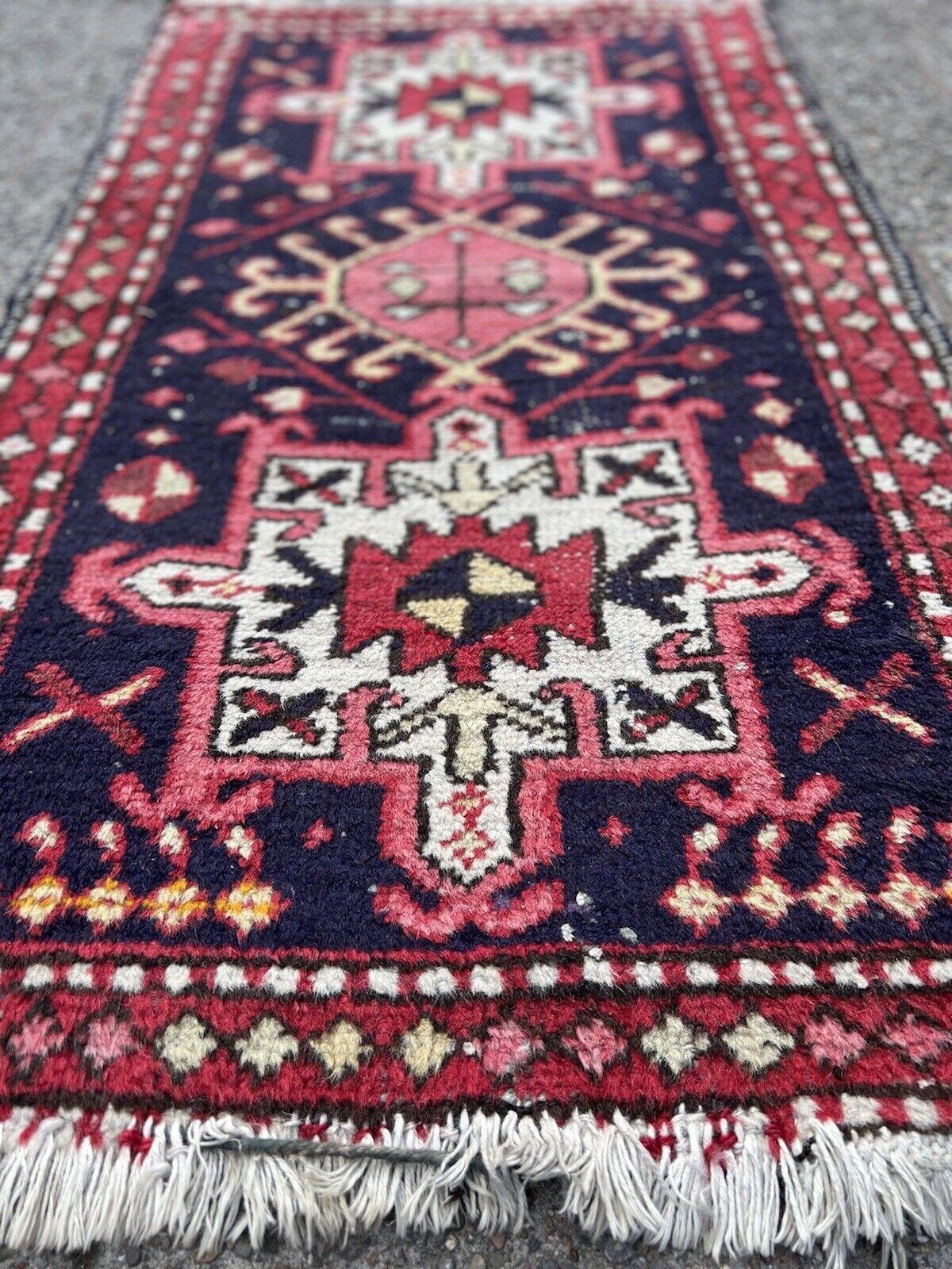 Handgefertigter Hamadan-Teppich im persischen Stil im Vintage-Stil 2.2' x 3.9', 1970er Jahre - 1S37 im Angebot 1