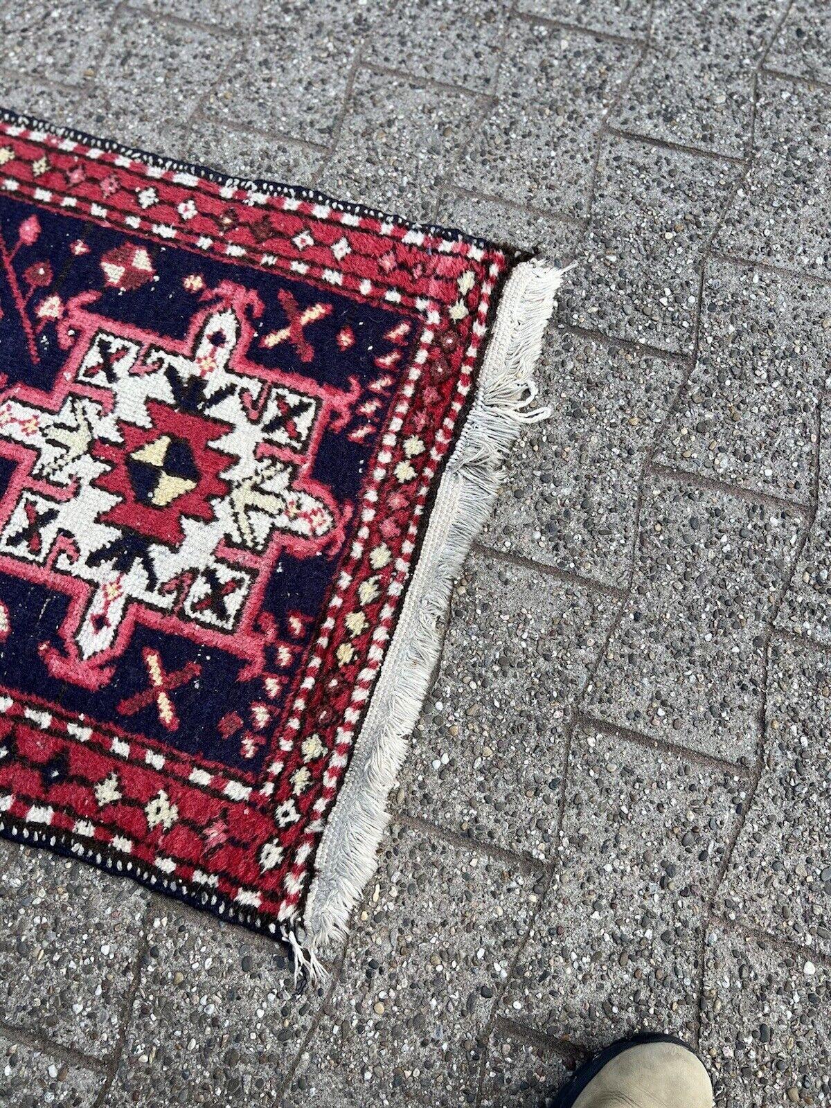 Handgefertigter Hamadan-Teppich im persischen Stil im Vintage-Stil 2.2' x 3.9', 1970er Jahre - 1S37 im Angebot 3