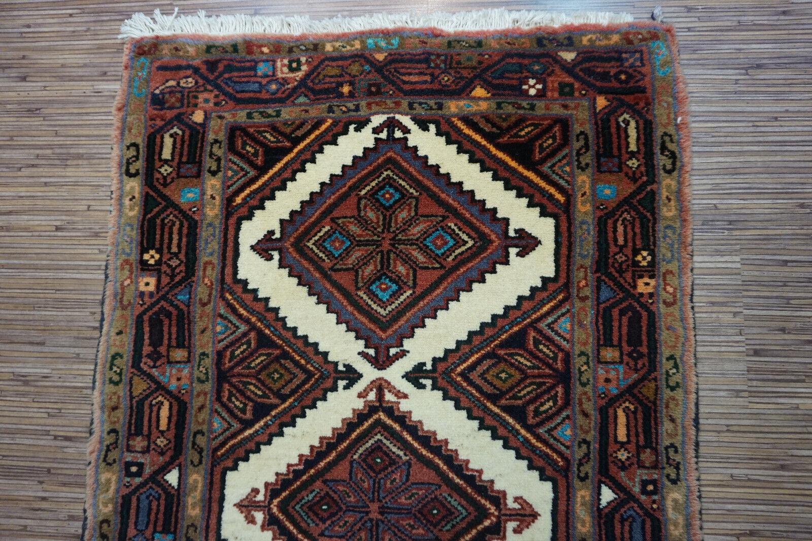 Handgefertigter Hamadan-Teppich im persischen Stil im Vintage-Stil 2,3' x 3.9', 1970er Jahre - 1D51 (Wolle) im Angebot
