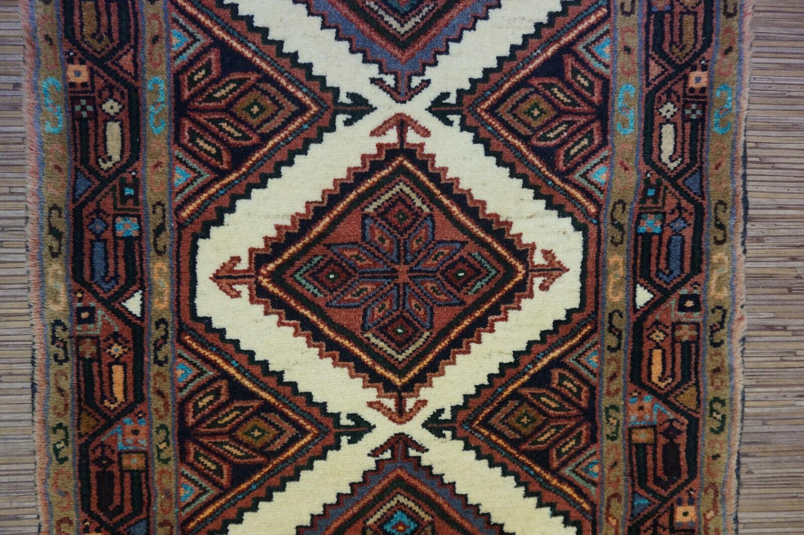 Handgefertigter Hamadan-Teppich im persischen Stil im Vintage-Stil 2,3' x 3.9', 1970er Jahre - 1D51 im Angebot 1