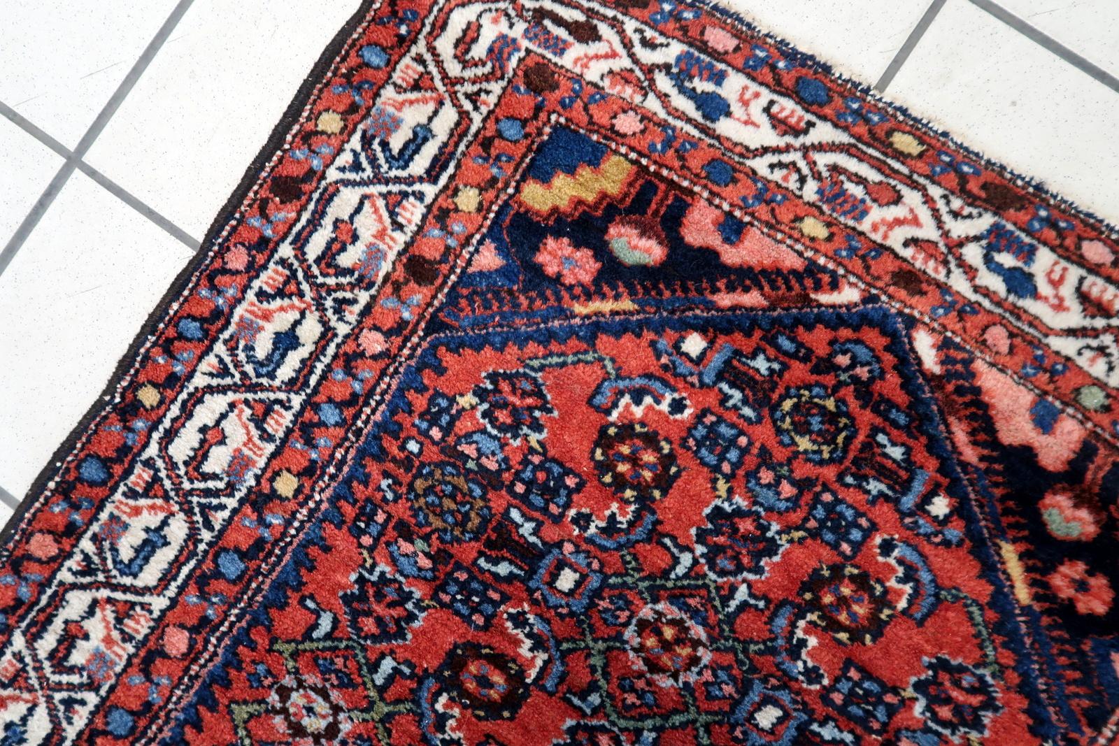 Handgefertigter Vintage-Hamadan-Teppich im persischen Stil 2.4' x 4.1', 1970er Jahre - 1C1122 (Handgeknüpft) im Angebot