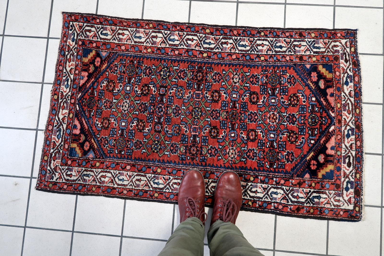 Handgefertigter Vintage-Hamadan-Teppich im persischen Stil 2.4' x 4.1', 1970er Jahre - 1C1122 im Angebot 2