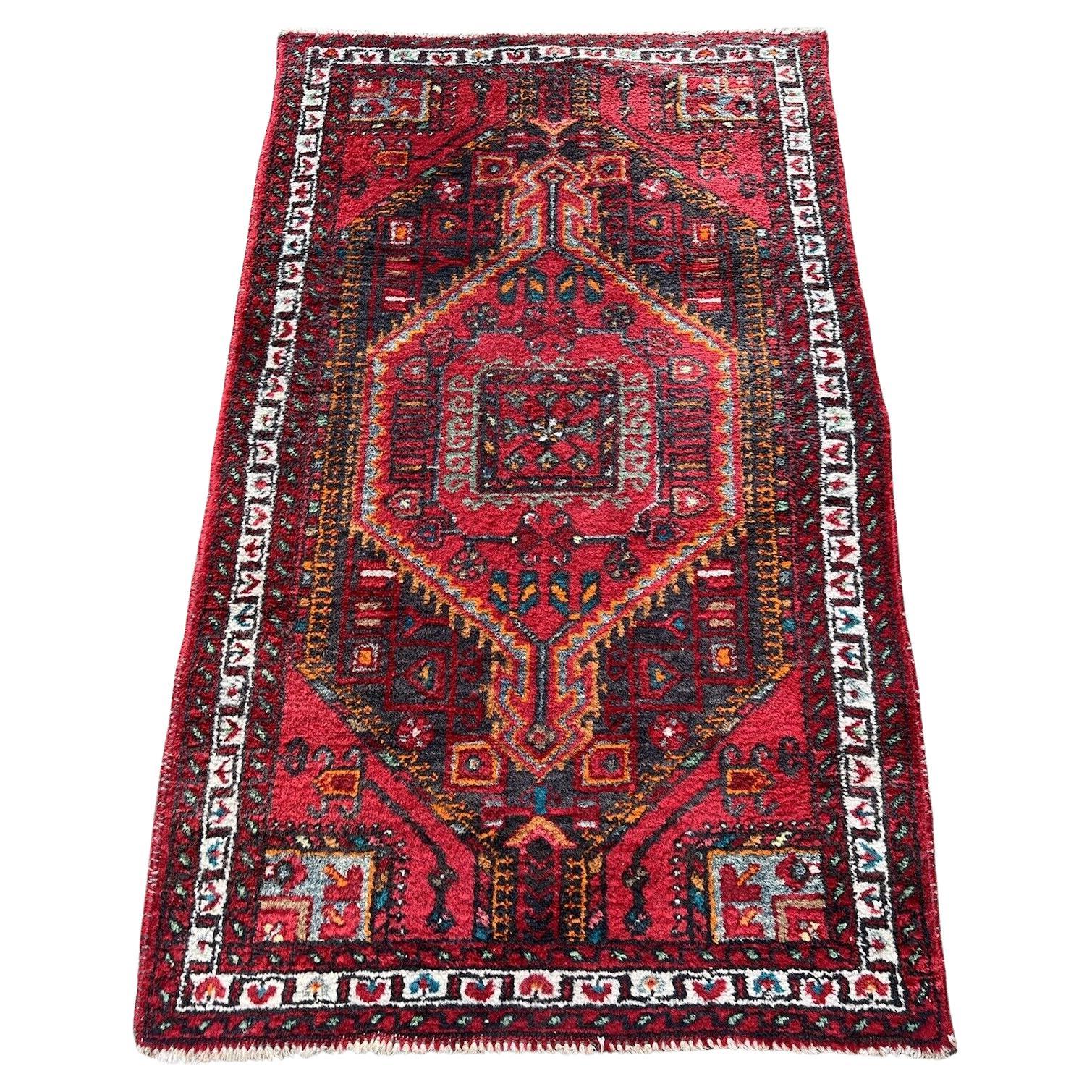 Handgefertigter Hamadan-Teppich im persischen Stil 2,7' x 4,3', 1970er Jahre - 1S60 im Angebot