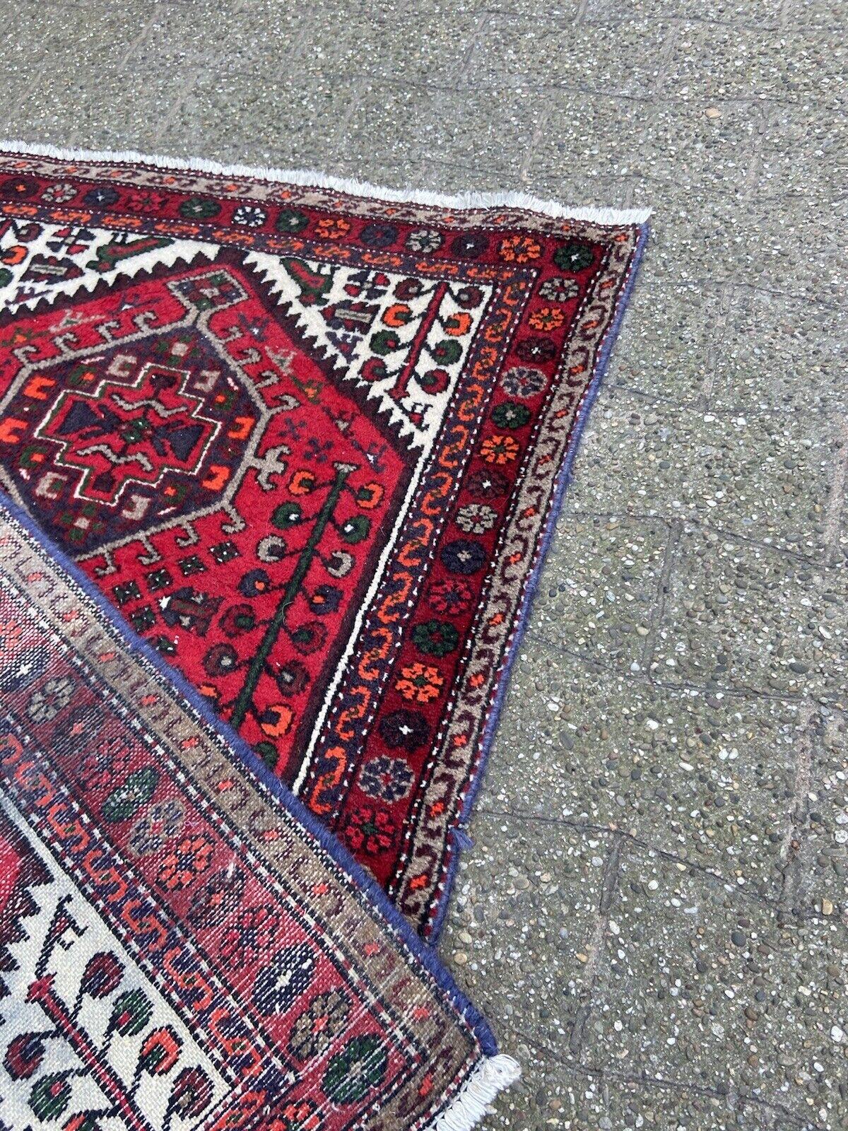 Handgefertigter Hamadan-Teppich im persischen Vintage-Stil 3.3' x 4,8', 1960er Jahre - 1S08 im Zustand „Gut“ im Angebot in Bordeaux, FR