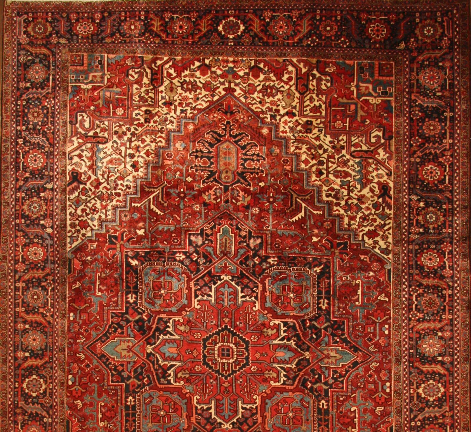 Handmade Vintage Persian Style Heriz Rug 10.6' x 15.4', 1940s - 1T07 In Good Condition For Sale In Bordeaux, FR