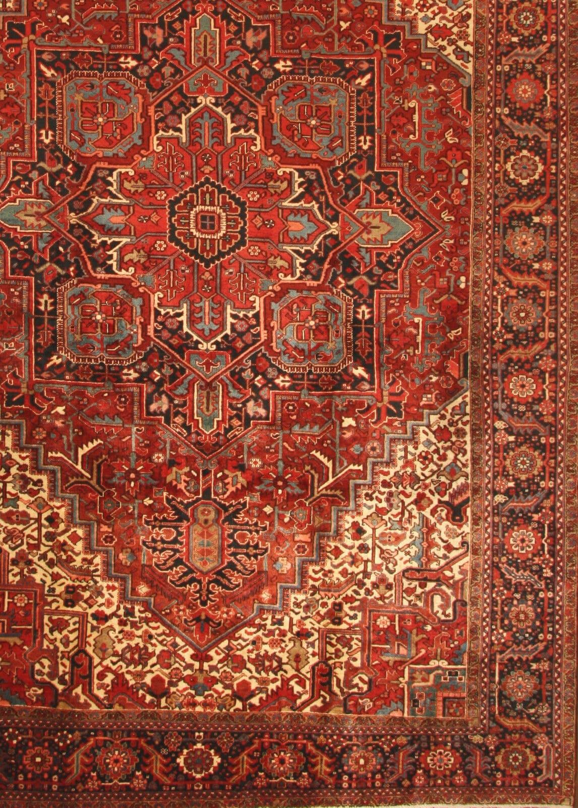 Mid-20th Century Handmade Vintage Persian Style Heriz Rug 10.6' x 15.4', 1940s - 1T07 For Sale