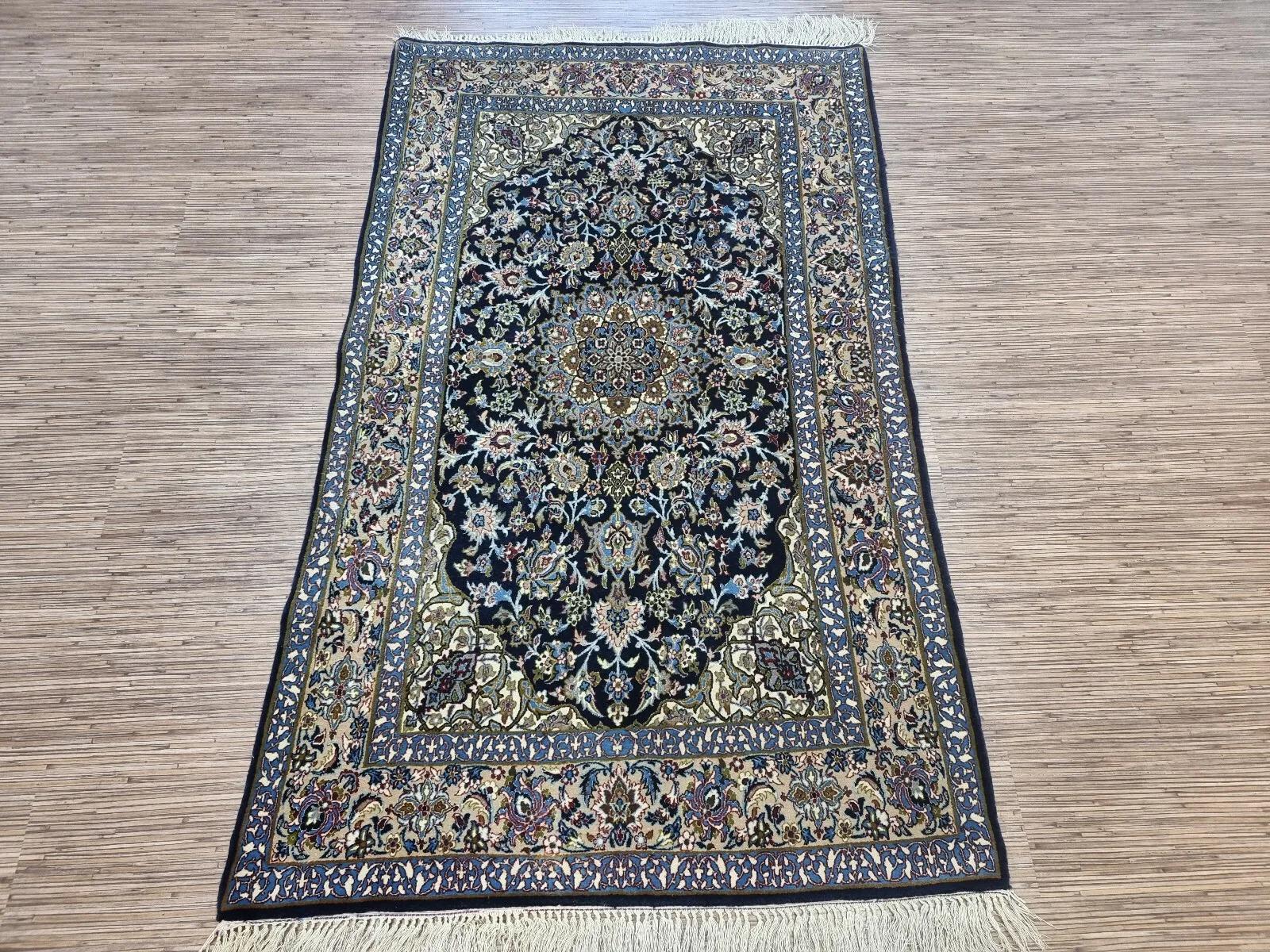 Tappeto Isfahan in stile persiano vintage fatto a mano 3,4' x 5,7', anni '70 - 1D137 in vendita 4