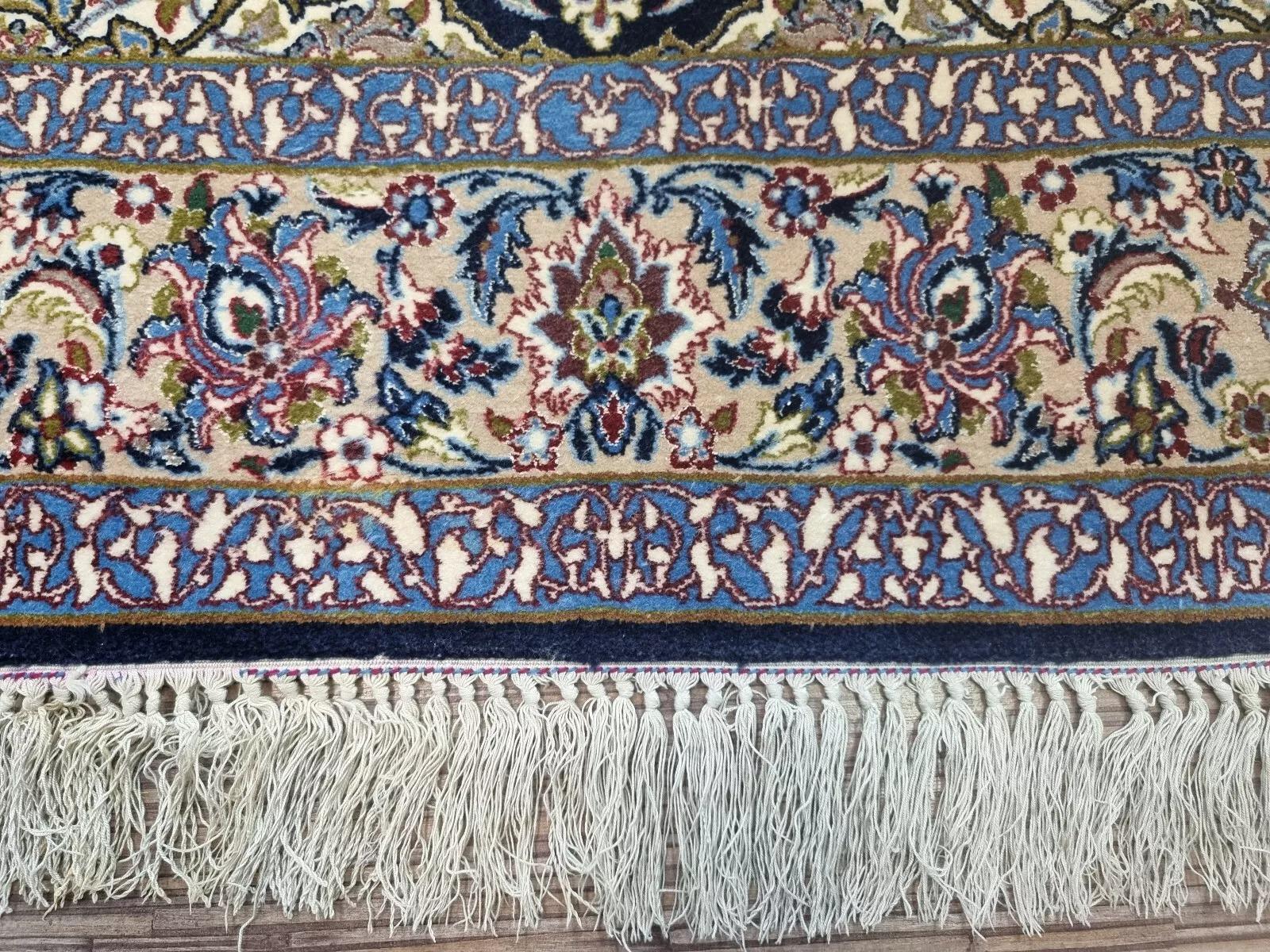 Annodato a mano Tappeto Isfahan in stile persiano vintage fatto a mano 3,4' x 5,7', anni '70 - 1D137 in vendita