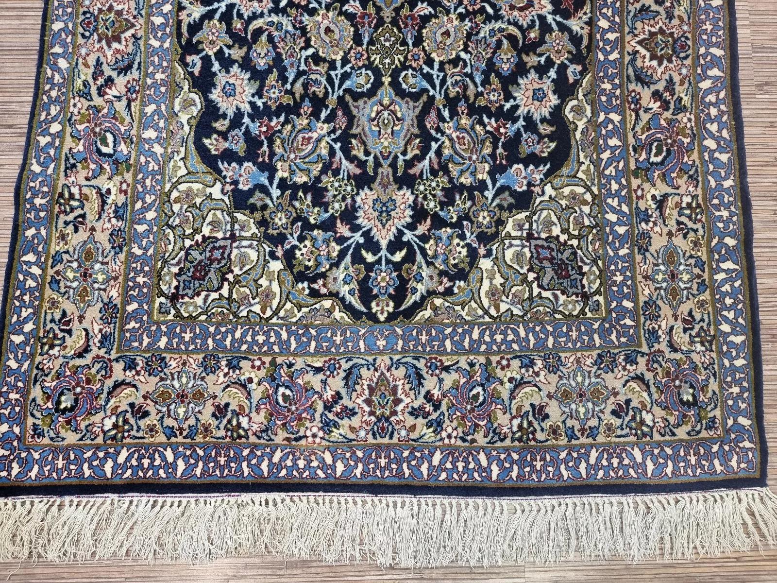 Tappeto Isfahan in stile persiano vintage fatto a mano 3,4' x 5,7', anni '70 - 1D137 In condizioni buone in vendita a Bordeaux, FR