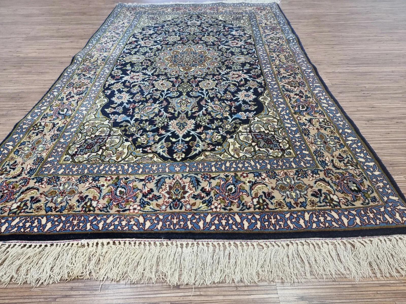 Tappeto Isfahan in stile persiano vintage fatto a mano 3,4' x 5,7', anni '70 - 1D137 in vendita 2