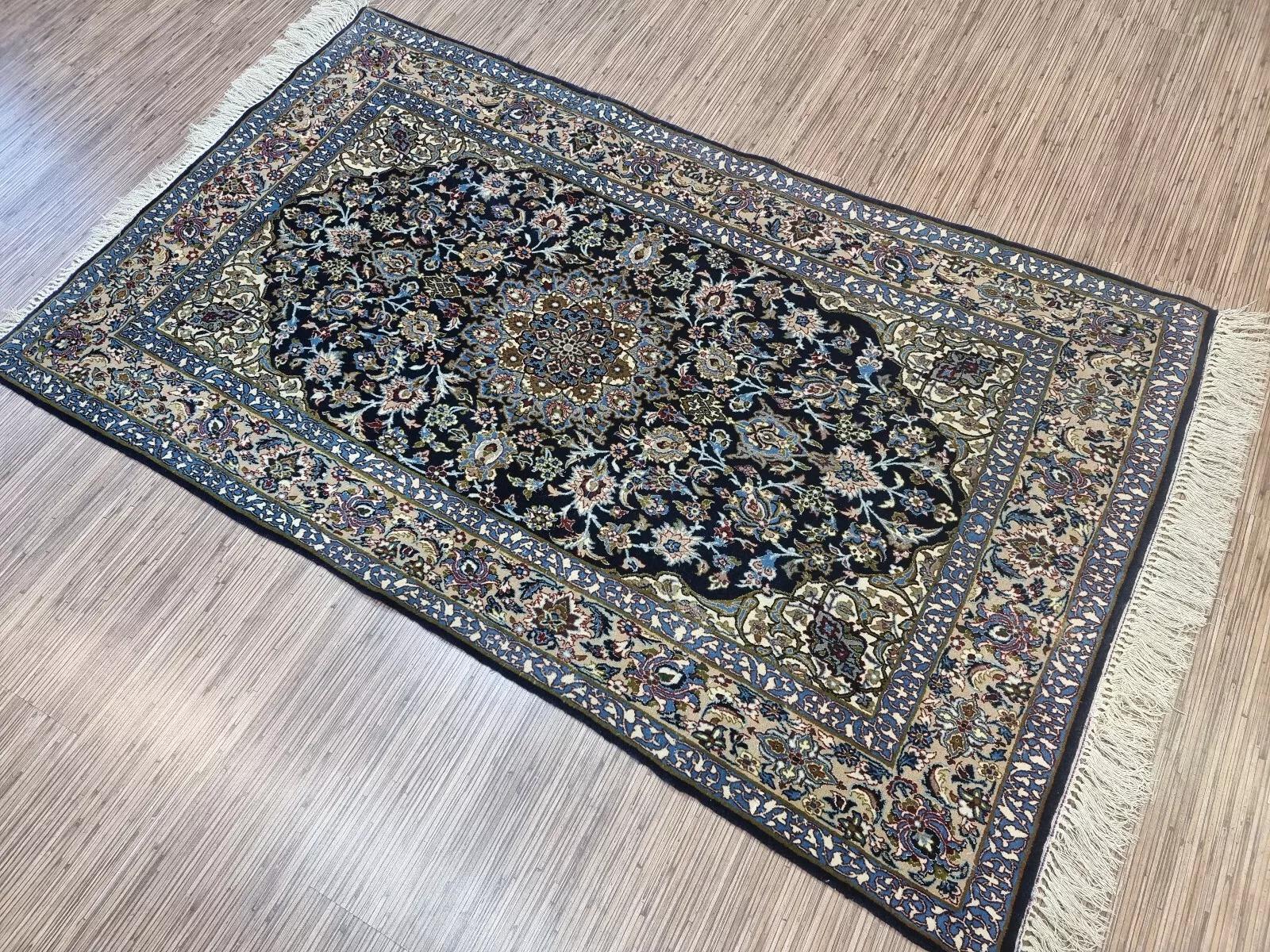 Tappeto Isfahan in stile persiano vintage fatto a mano 3,4' x 5,7', anni '70 - 1D137 in vendita 3