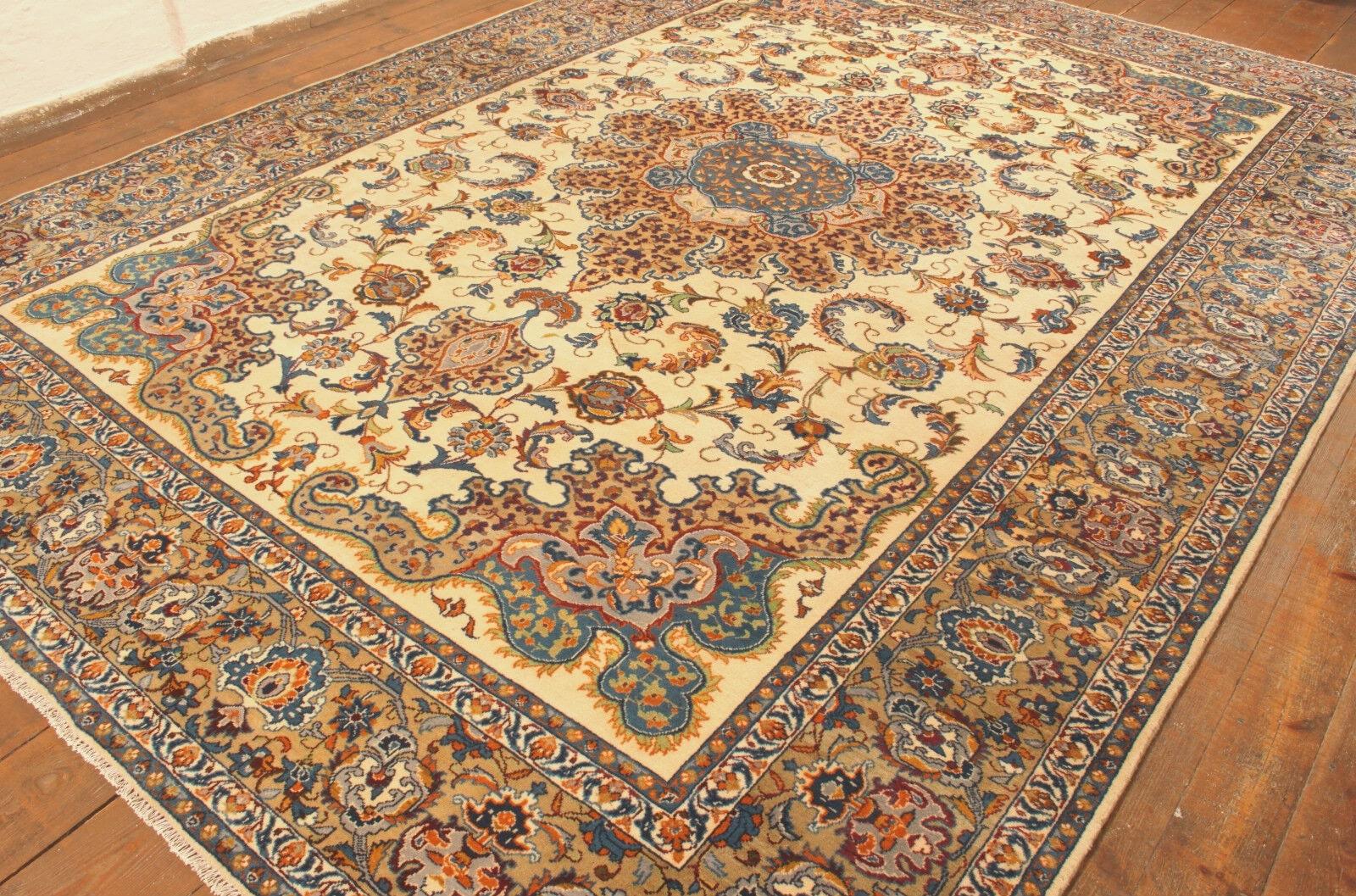 Handmade Vintage Persian Style Isfahan Rug (303cm x 420cm / 9.9’ x 13.7’)

Behold the splendor of our Handmade Vintage Persian Style Isfahan Rug from the 1990s. This woolen masterpiece, spanning 303cm x 420cm (9.9’ x 13.7’), is a testament to the