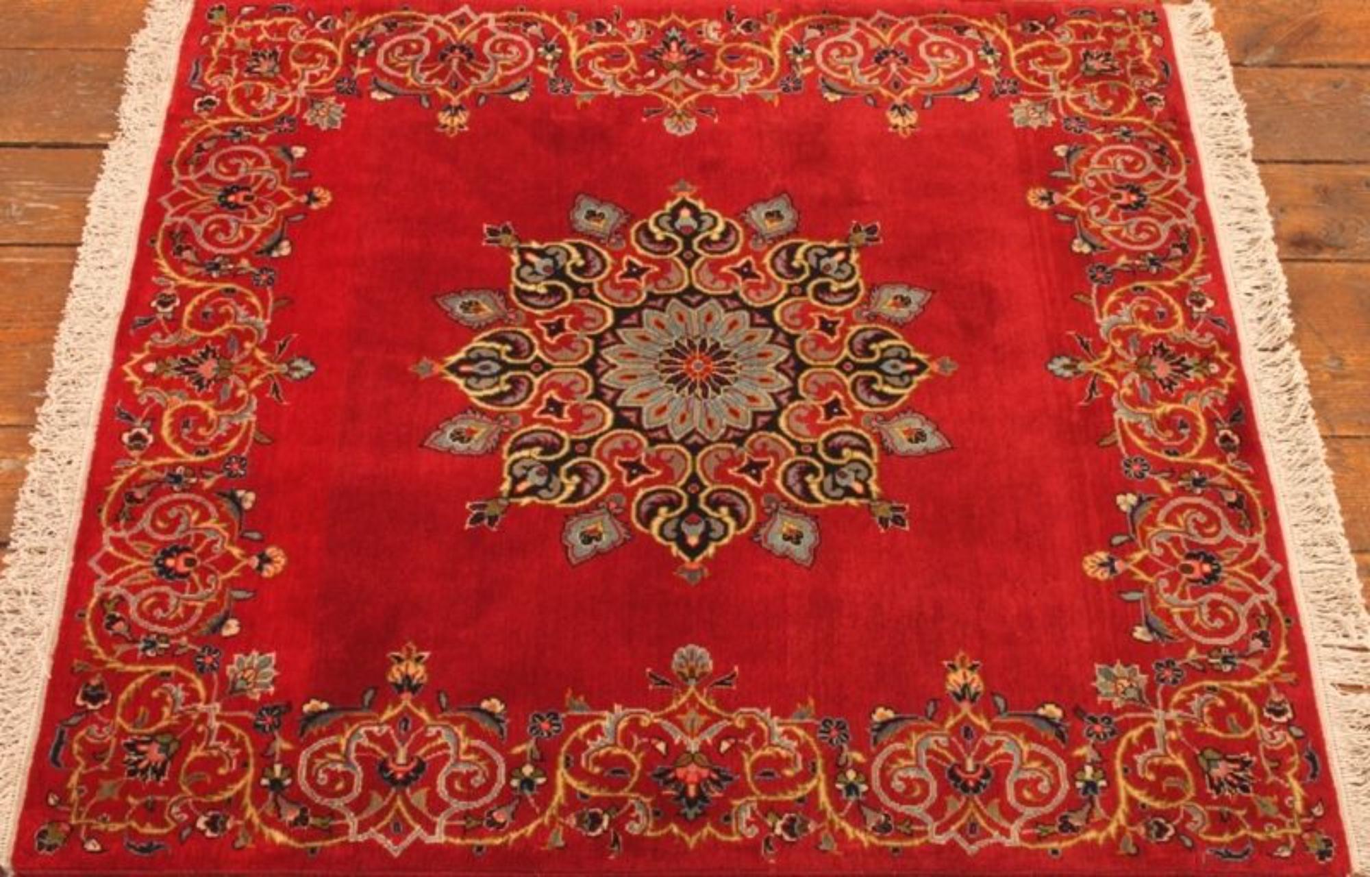 Handmade Vintage Persian Style Kashan Square Rug 3.1' x 3.6', 1970s - 1T27 In Good Condition For Sale In Bordeaux, FR