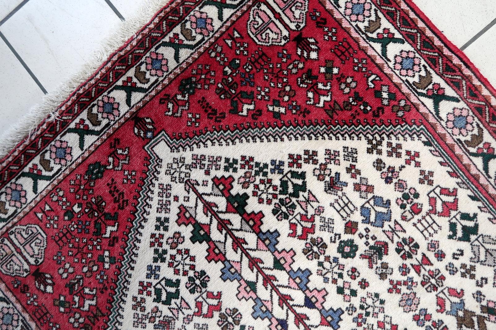 Handgefertigter Malayer-Teppich im persischen Stil im Vintage-Stil 3,2' x 4.9', 1970er Jahre - 1C1120 im Angebot 4
