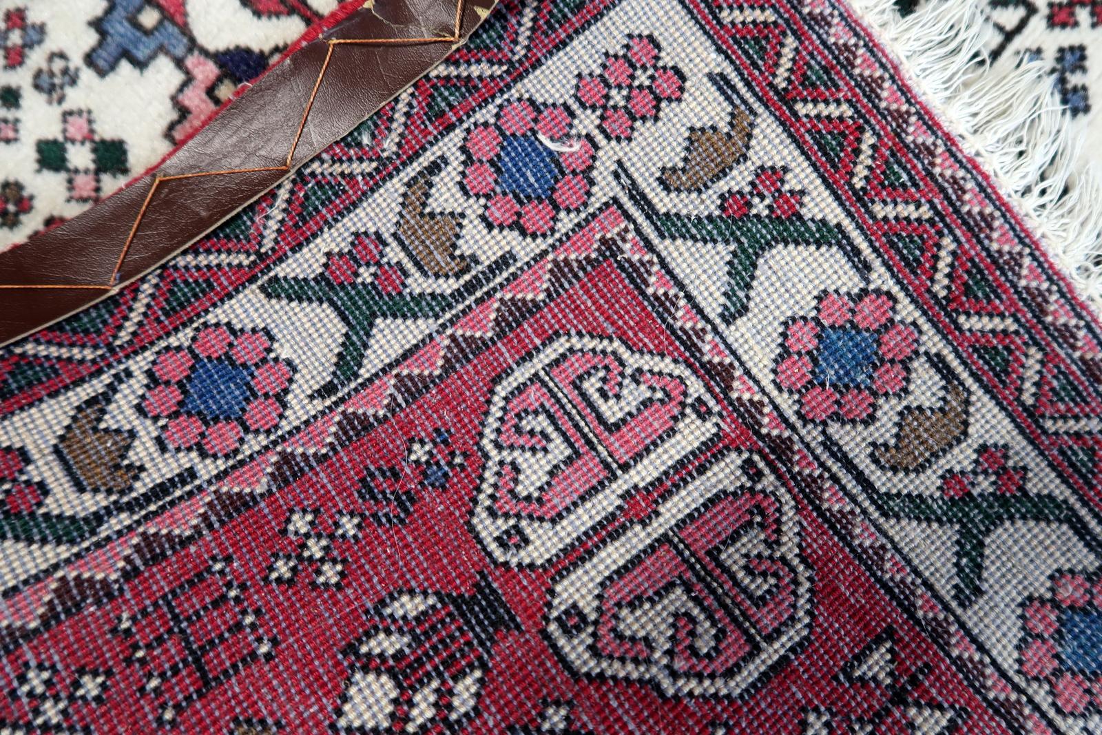 Handgefertigter Malayer-Teppich im persischen Stil im Vintage-Stil 3,2' x 4.9', 1970er Jahre - 1C1120 im Angebot 6