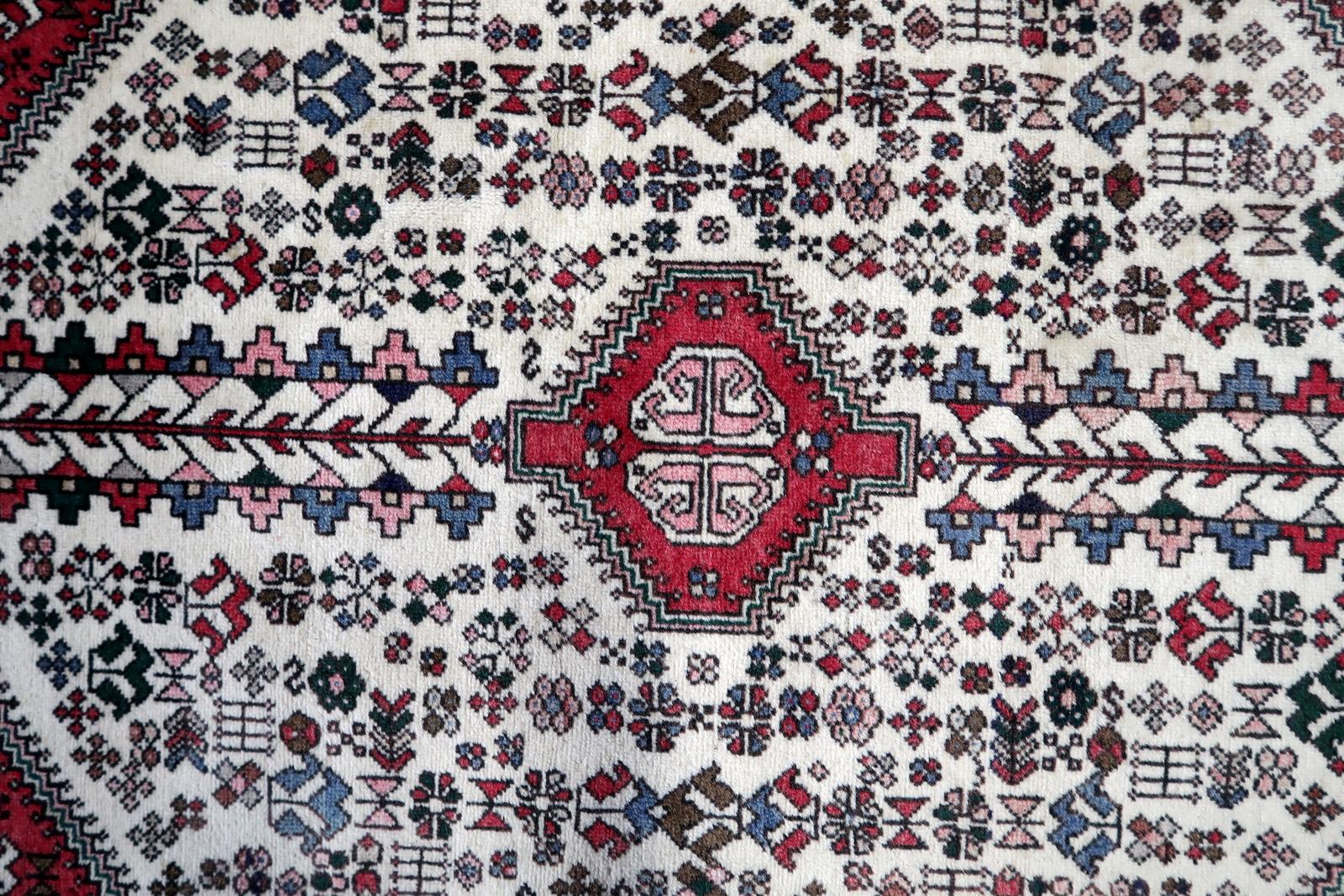 Handgefertigter Malayer-Teppich im persischen Stil im Vintage-Stil 3,2' x 4.9', 1970er Jahre - 1C1120 (Wolle) im Angebot