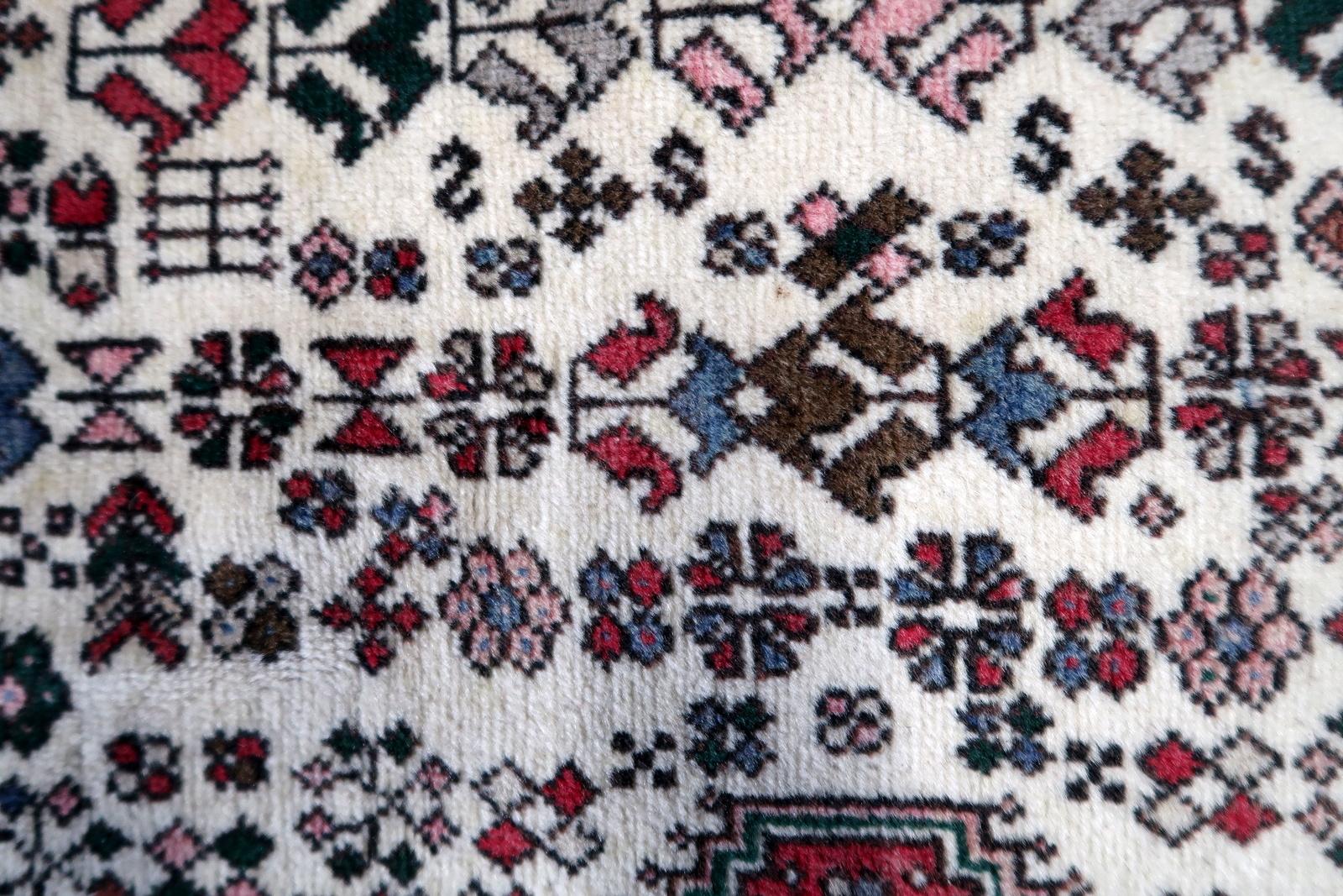 Handgefertigter Malayer-Teppich im persischen Stil im Vintage-Stil 3,2' x 4.9', 1970er Jahre - 1C1120 im Angebot 2