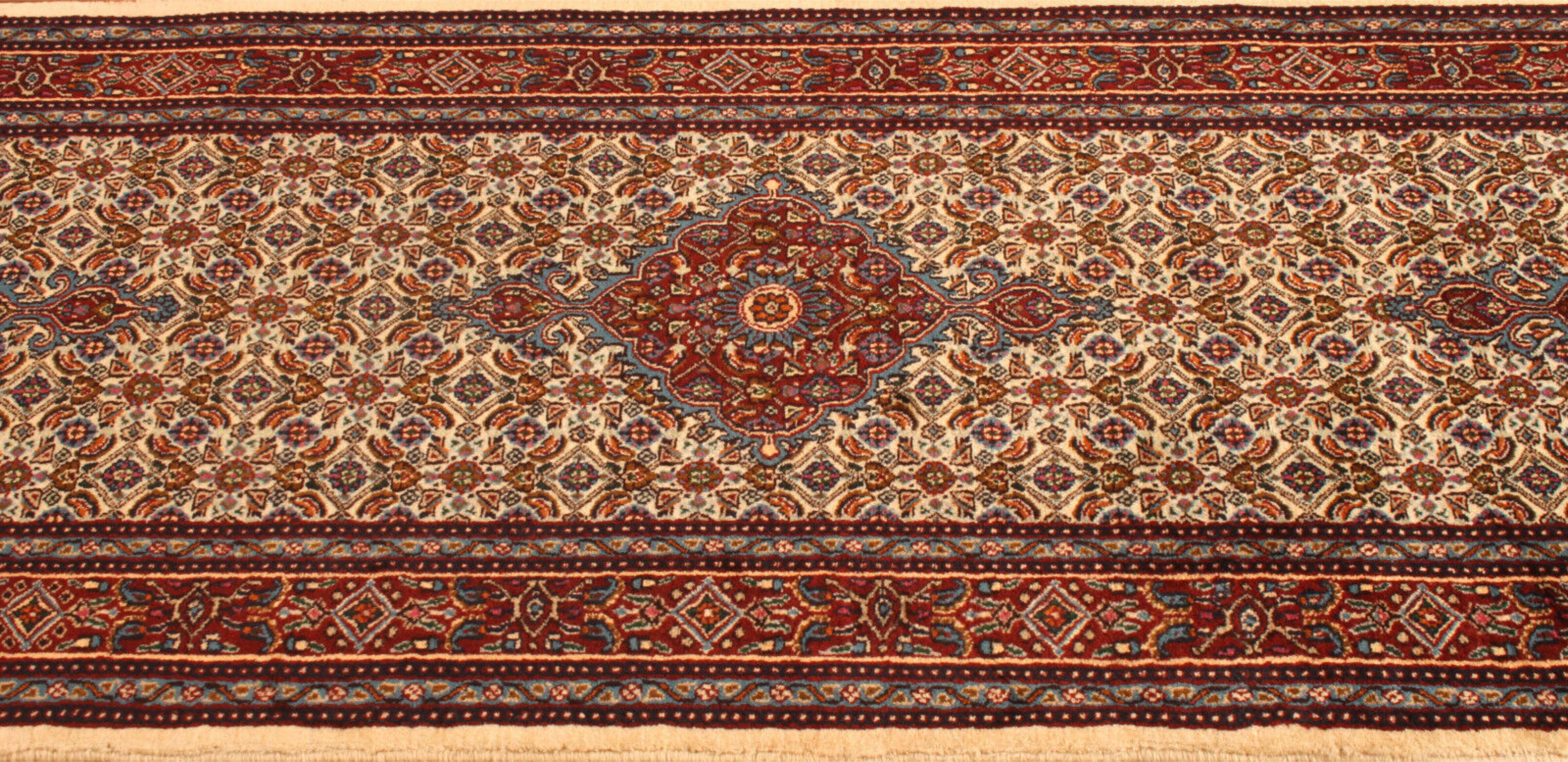 Handmade Vintage Persian Style Moud Runner Rug 2.6' x 9.6', 1980s - 1T51 In Good Condition For Sale In Bordeaux, FR