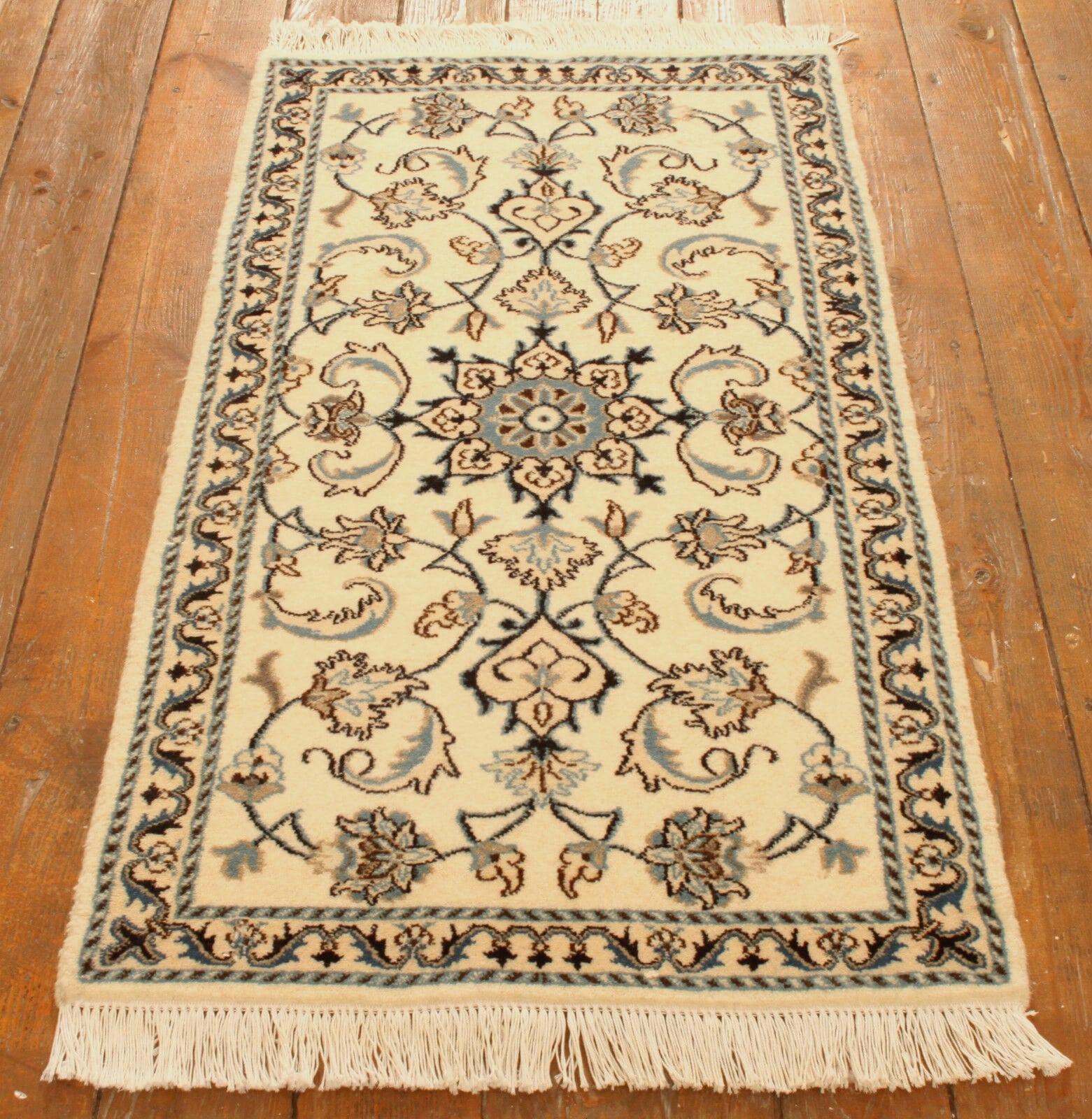 Handgefertigter Nain-Teppich im persischen Vintage-Stil 2.2' x 4.4', 1990er Jahre - 1T16 (Ende des 20. Jahrhunderts) im Angebot