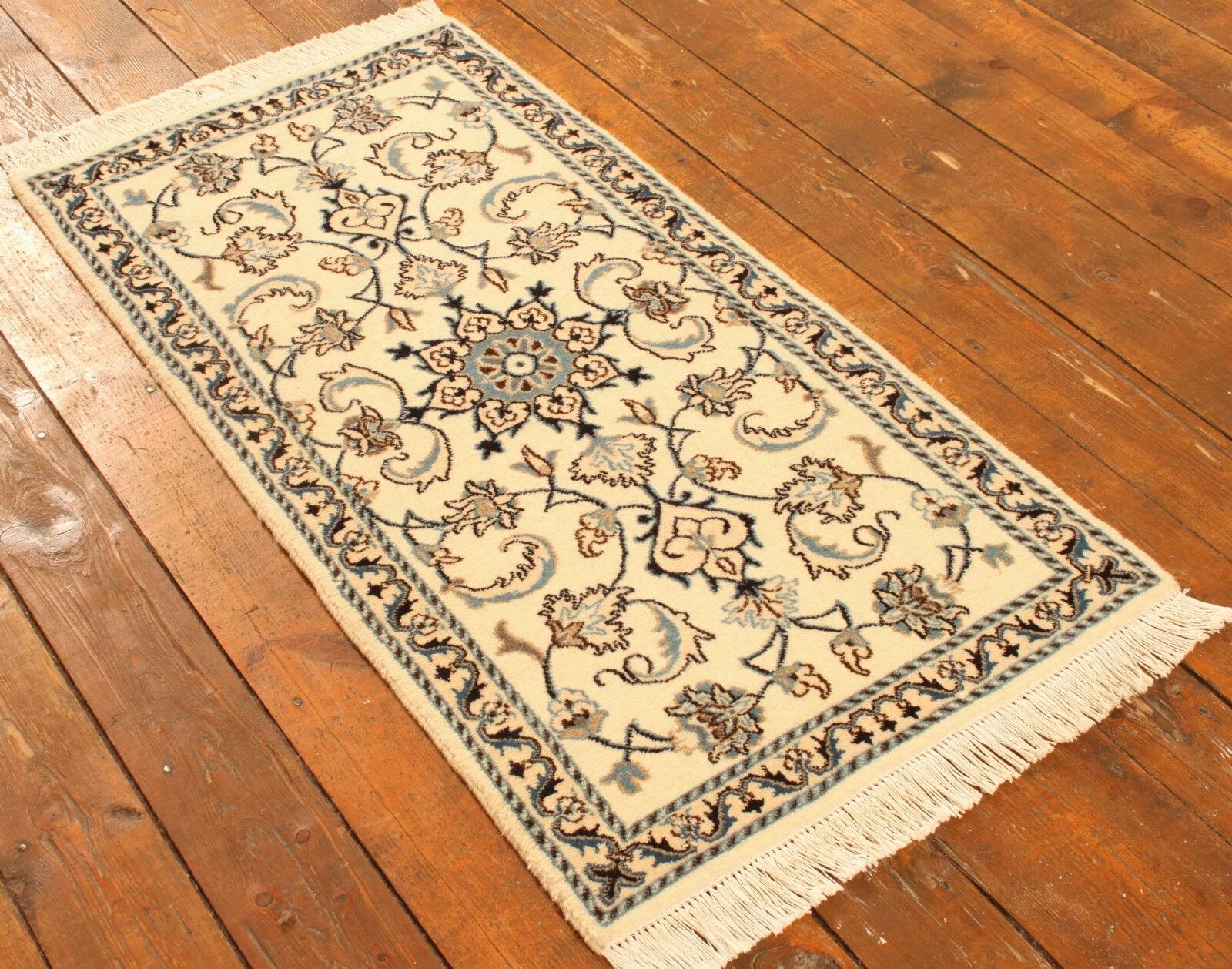 Handgefertigter Nain-Teppich im persischen Vintage-Stil 2.2' x 4.4', 1990er Jahre - 1T16 (Wolle) im Angebot
