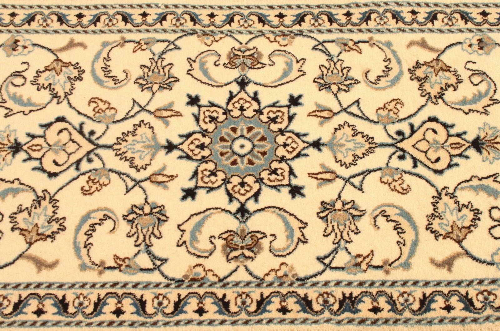 Handgefertigter Nain-Teppich im persischen Vintage-Stil 2.2' x 4.4', 1990er Jahre - 1T16 im Angebot 1
