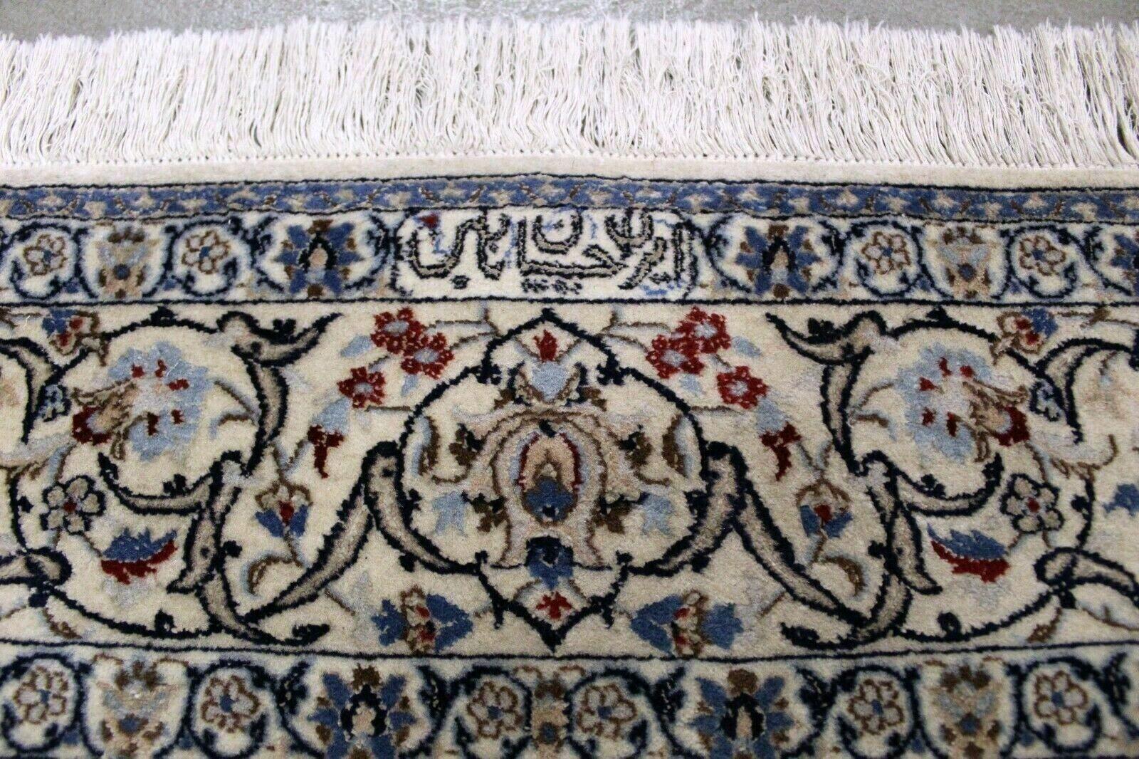 Handgefertigter Nain-Teppich im persischen Stil im Vintage-Stil 4.1' x 6.3', 1970er Jahre - 1K43 (Ende des 20. Jahrhunderts) im Angebot