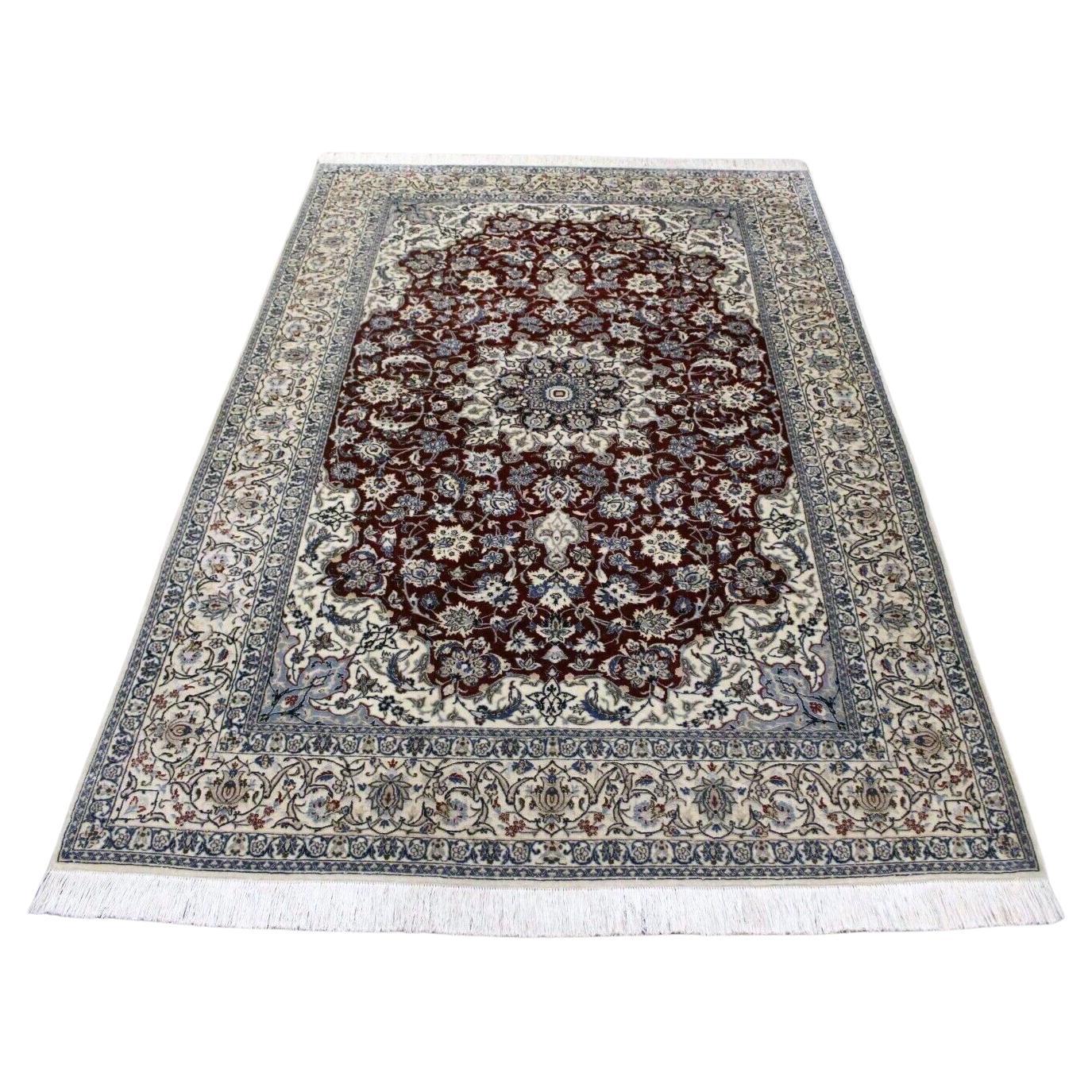 Handgefertigter Nain-Teppich im persischen Stil im Vintage-Stil 4.1' x 6.3', 1970er Jahre - 1K43 im Angebot