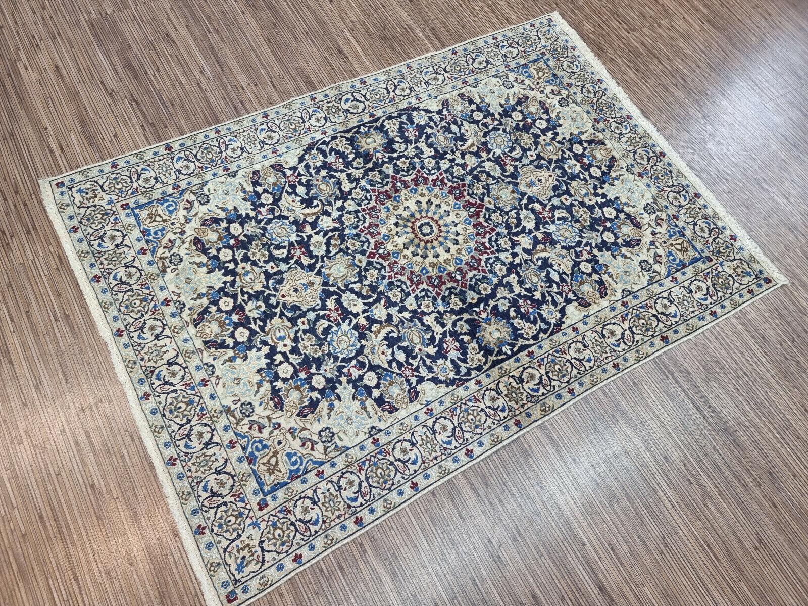 Tappeto Nain in stile persiano vintage fatto a mano con seta 3,2' x 4,6', anni '80 - 1D102 In condizioni buone in vendita a Bordeaux, FR
