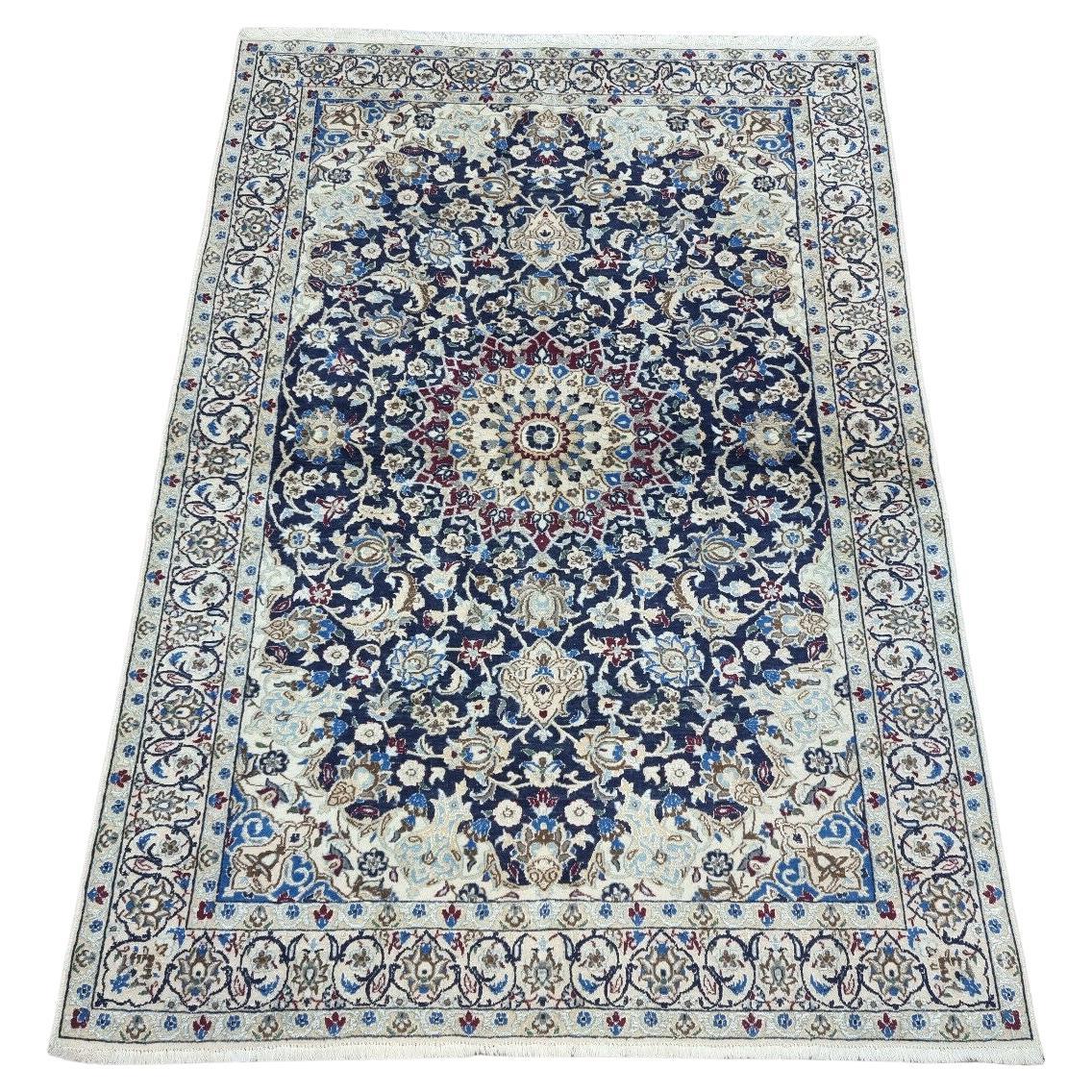 Tapis Nain de style persan vintage fait à la main avec soie 3,2' x 4,6', 1980 - 1D102