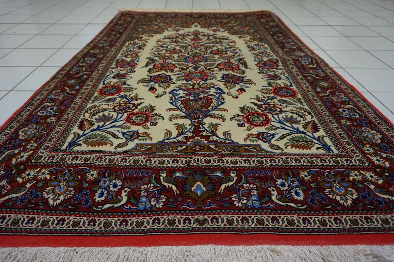 Handmade Vintage Persian Style Qum Prayer Rug 3.4' x 5.4', 1970s - 1D49 In Good Condition For Sale In Bordeaux, FR