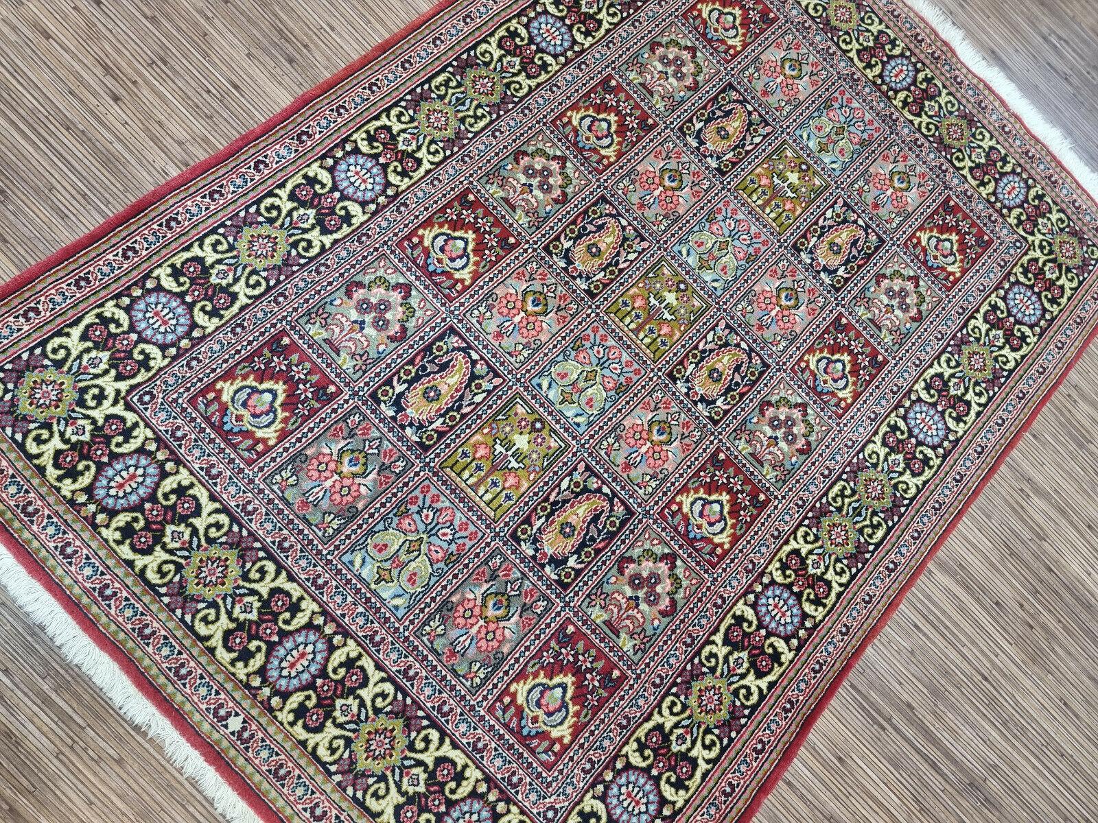Handgefertigter Qum-Teppich im persischen Stil im Vintage-Stil  3,6' x 5.1', 1970er Jahre - 1D87 im Angebot 5