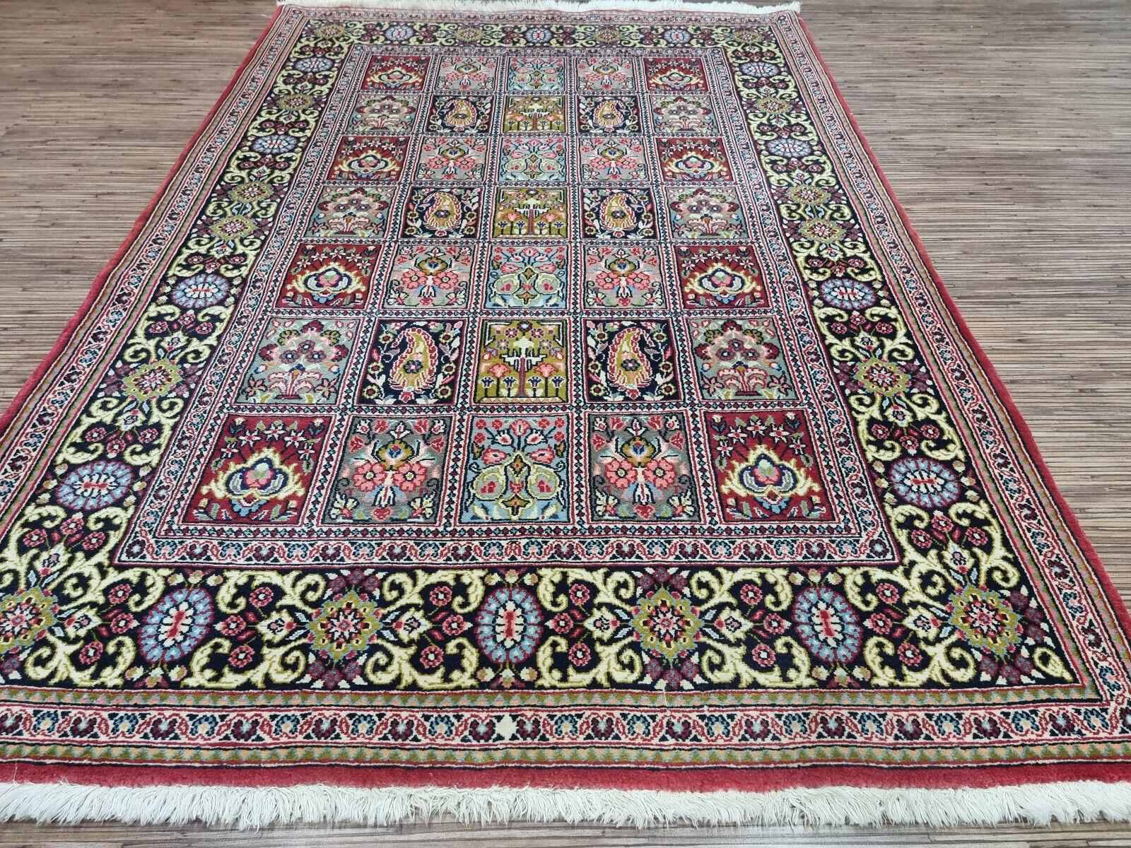 Handgefertigter Qum-Teppich im persischen Stil im Vintage-Stil  3,6' x 5.1', 1970er Jahre - 1D87 (Handgeknüpft) im Angebot