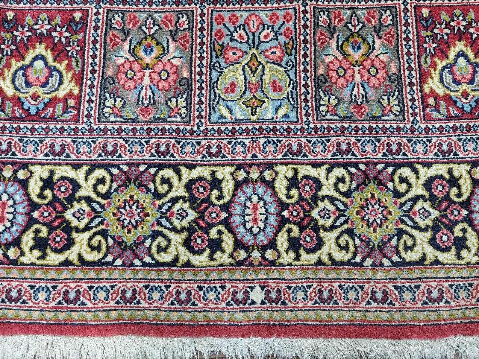 Handgefertigter Qum-Teppich im persischen Stil im Vintage-Stil  3,6' x 5.1', 1970er Jahre - 1D87 im Angebot 3