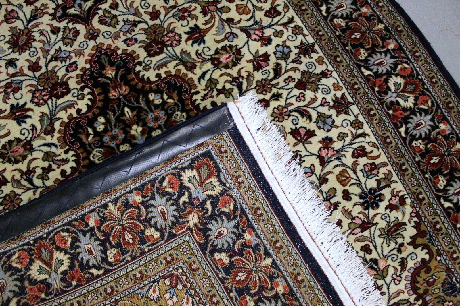Handgefertigter Qum-Teppich im persischen Stil im Vintage-Stil mit Seide 3.7' x 5.1', 1970er Jahre - 1K44 (Wolle) im Angebot