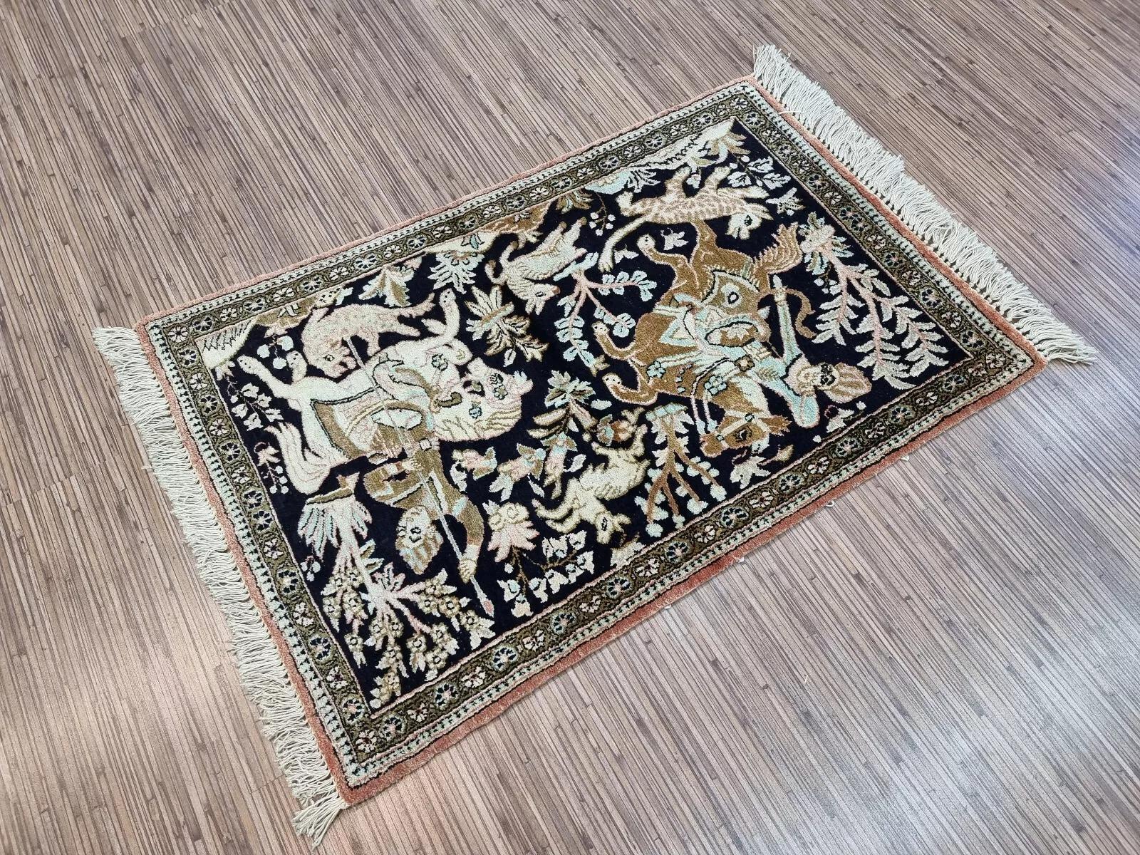 Fine XX secolo Tappeto fatto a mano in stile persiano Qum Silk 1.8' x 2.8', anni '70 - 1D129 in vendita